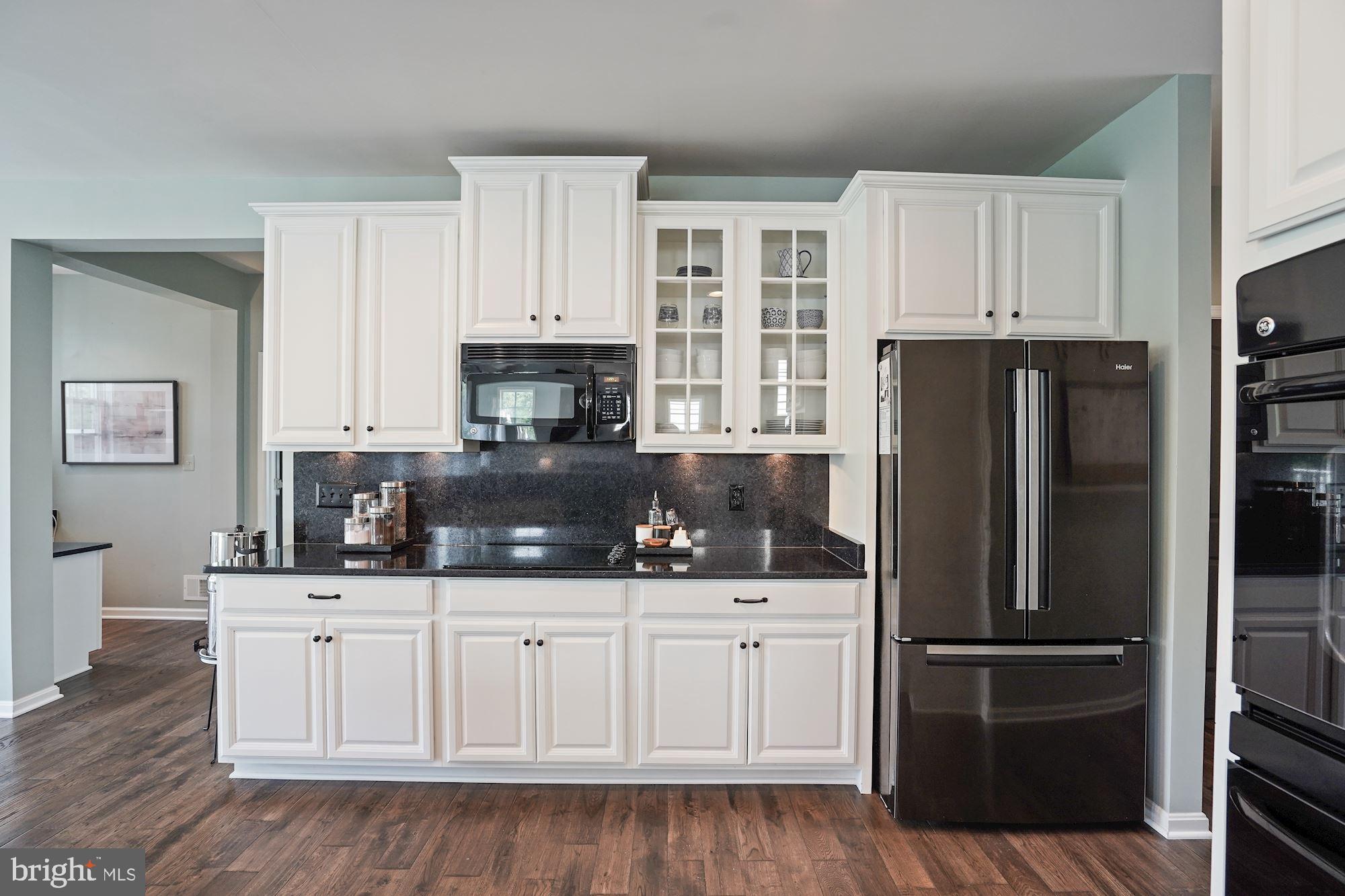 VILLAGE CASE - Residential