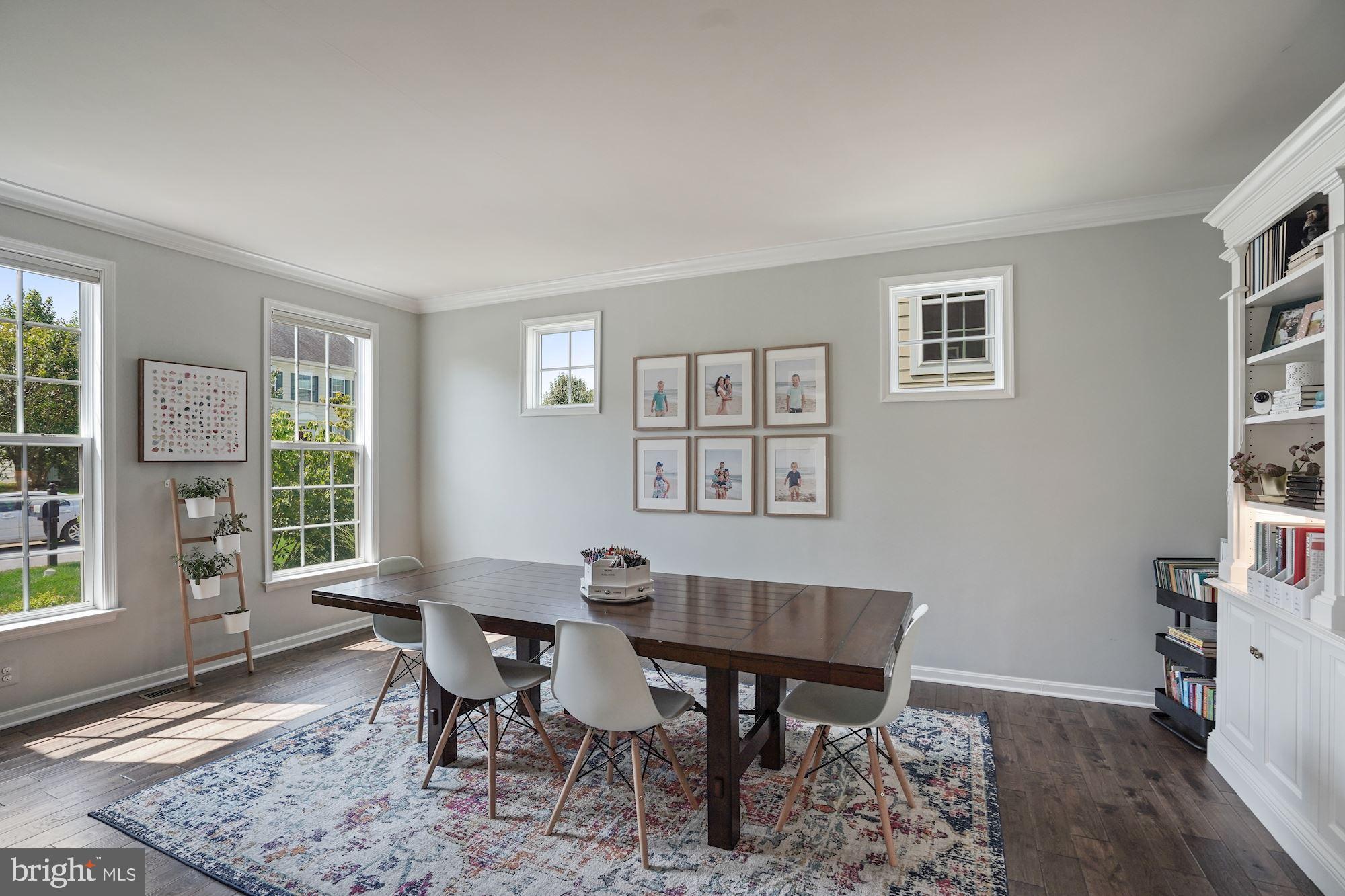 VILLAGE CASE - Residential