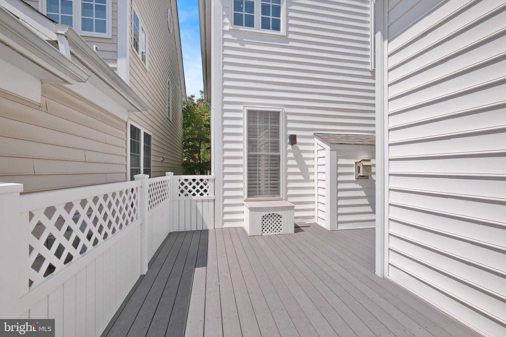 LAKELANDS - Residential