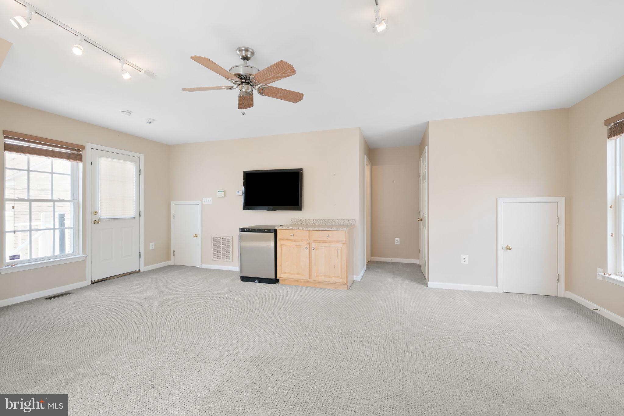 LAKELANDS - Residential