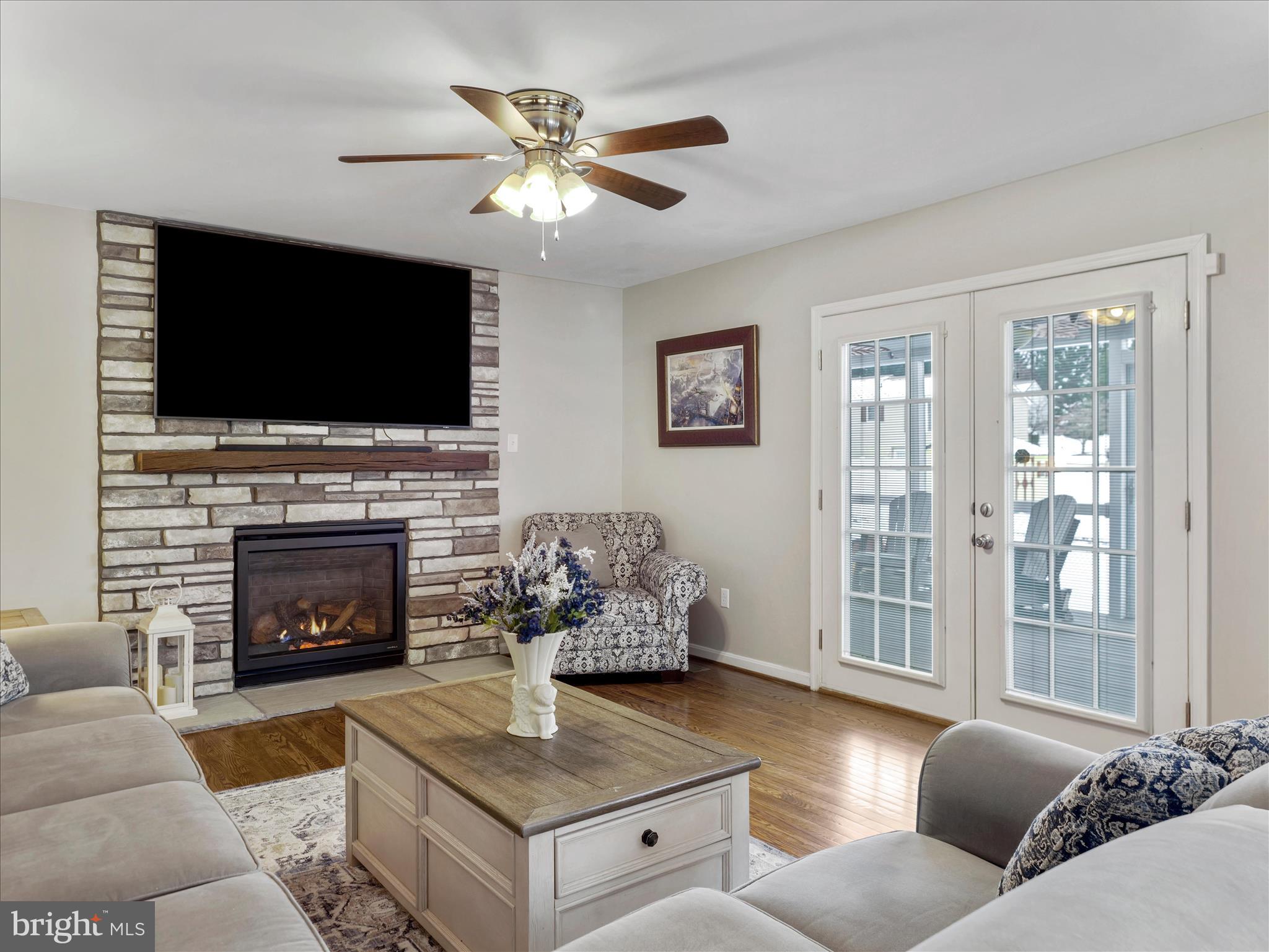 WHISPERING HILLS - Residential