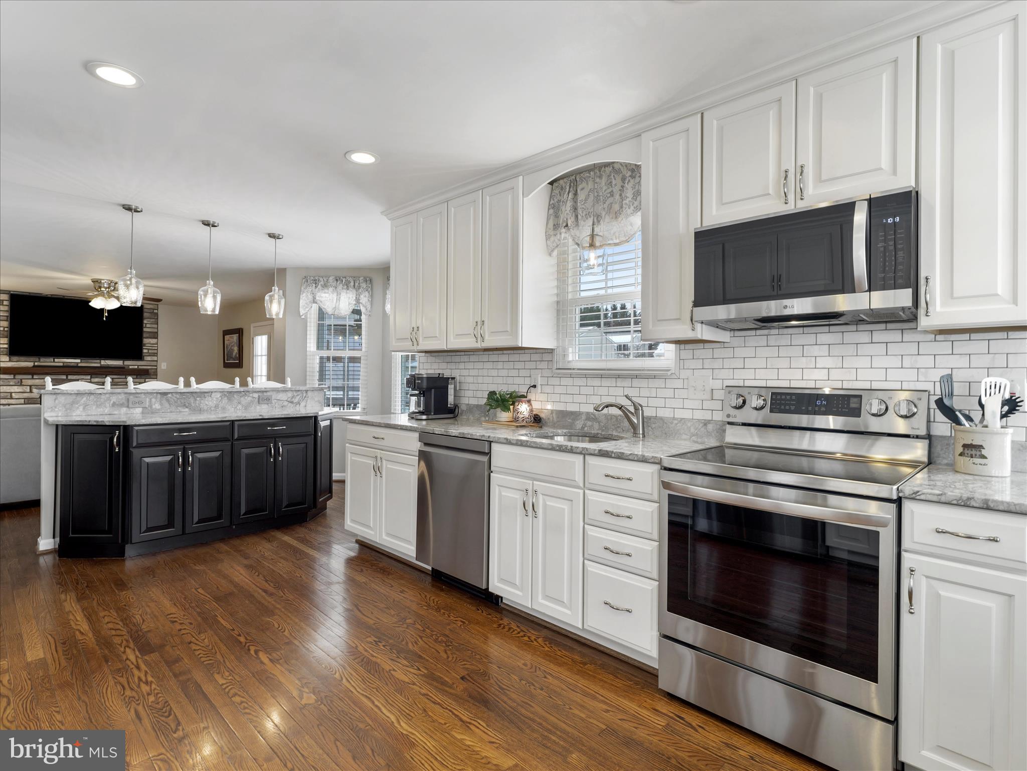 WHISPERING HILLS - Residential