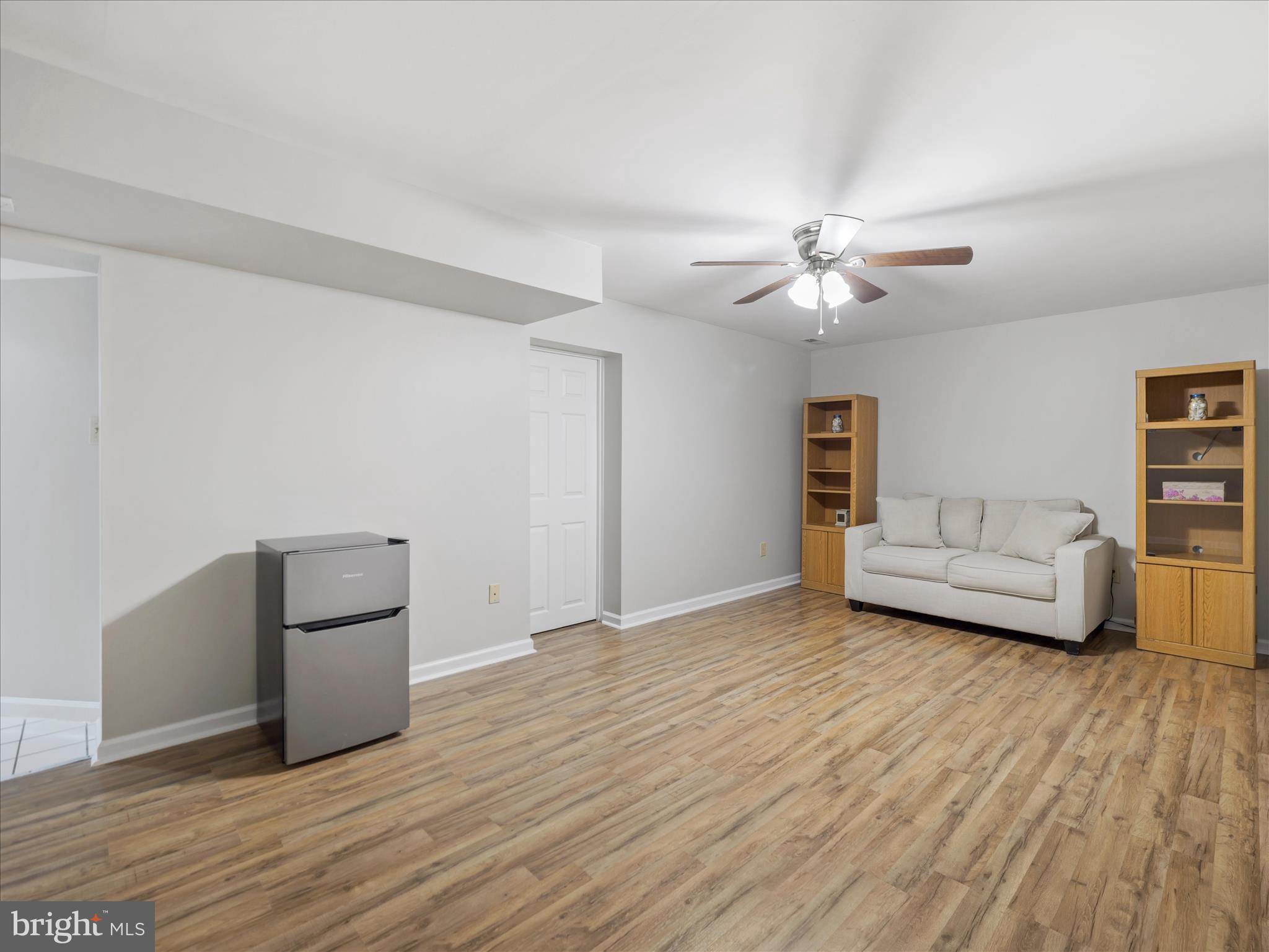 WHISPERING HILLS - Residential