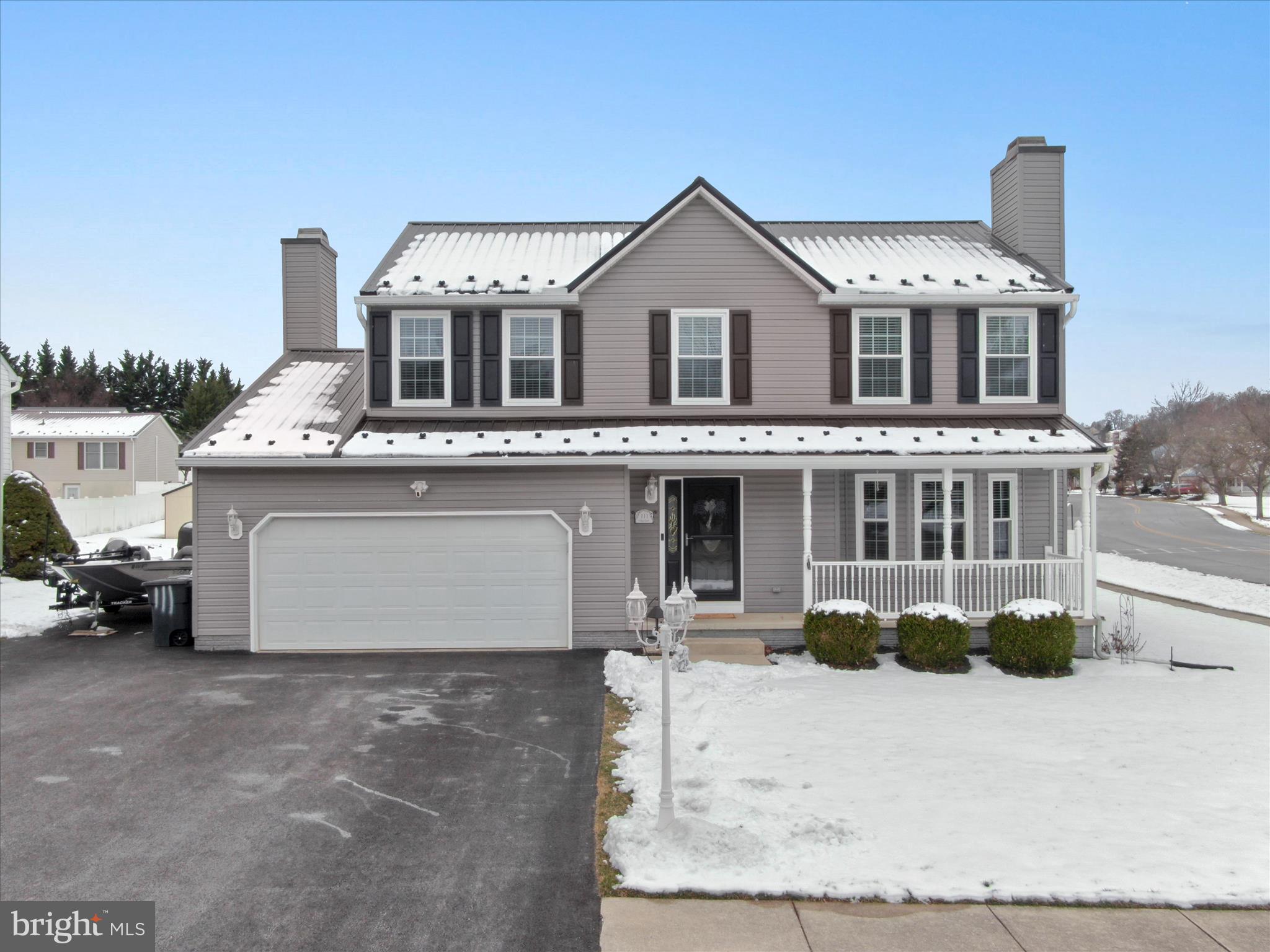 WHISPERING HILLS - Residential