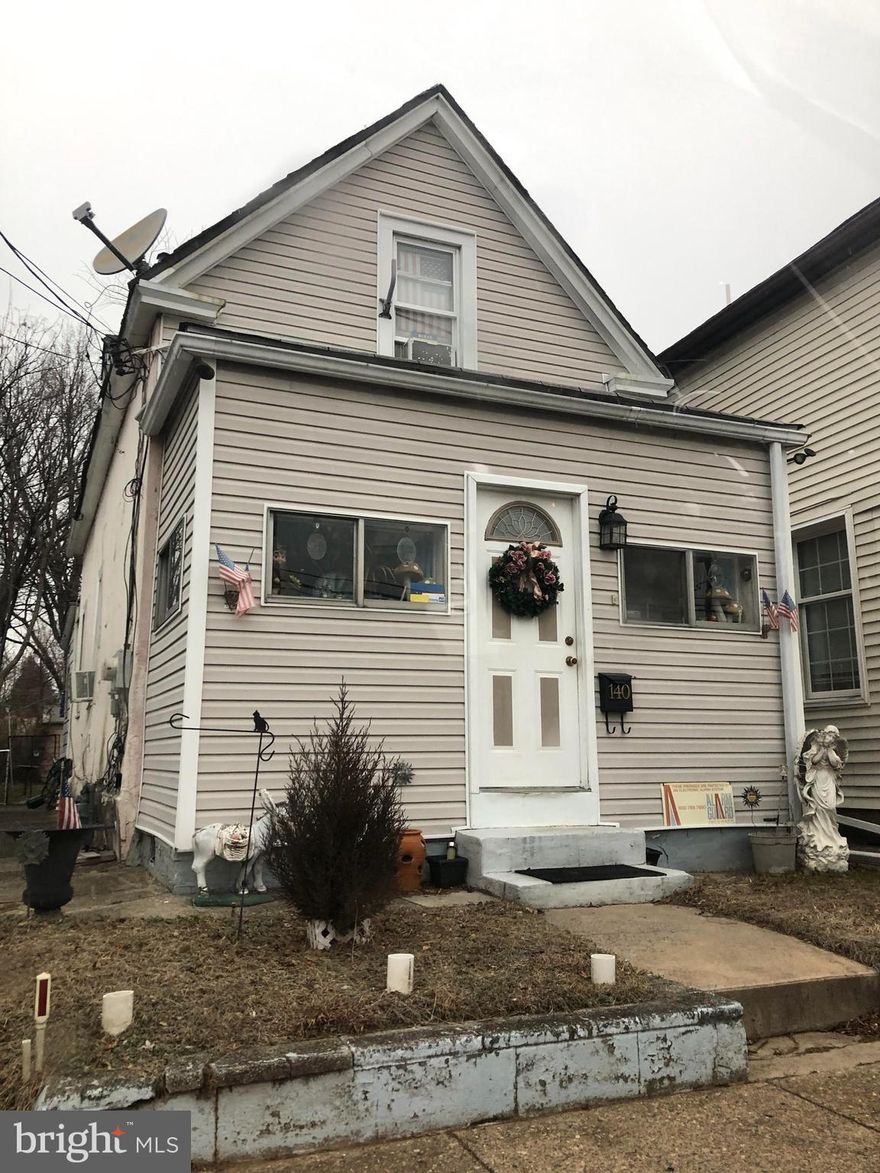 Great opportunity for an investor or first home.  It has endless possibilities, convenient to I-95. Property is being sold as-is. Make your appointment today!