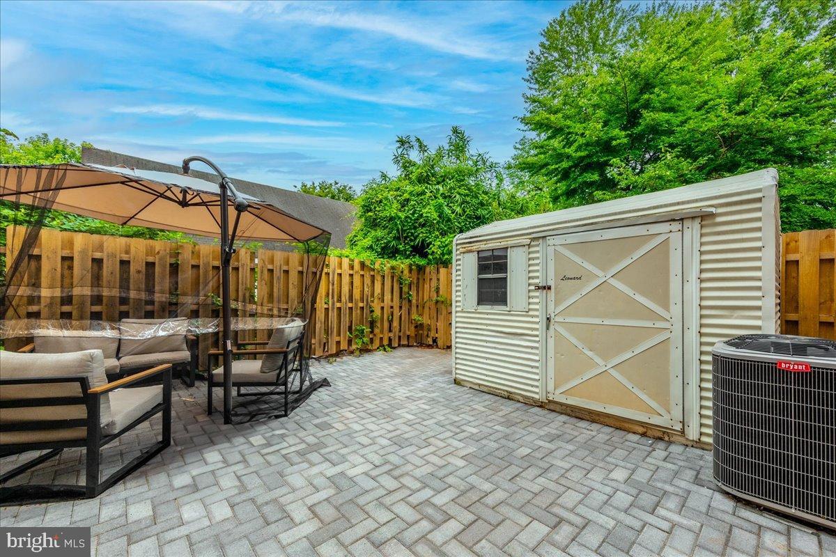 9188 LAURELWOOD COURT