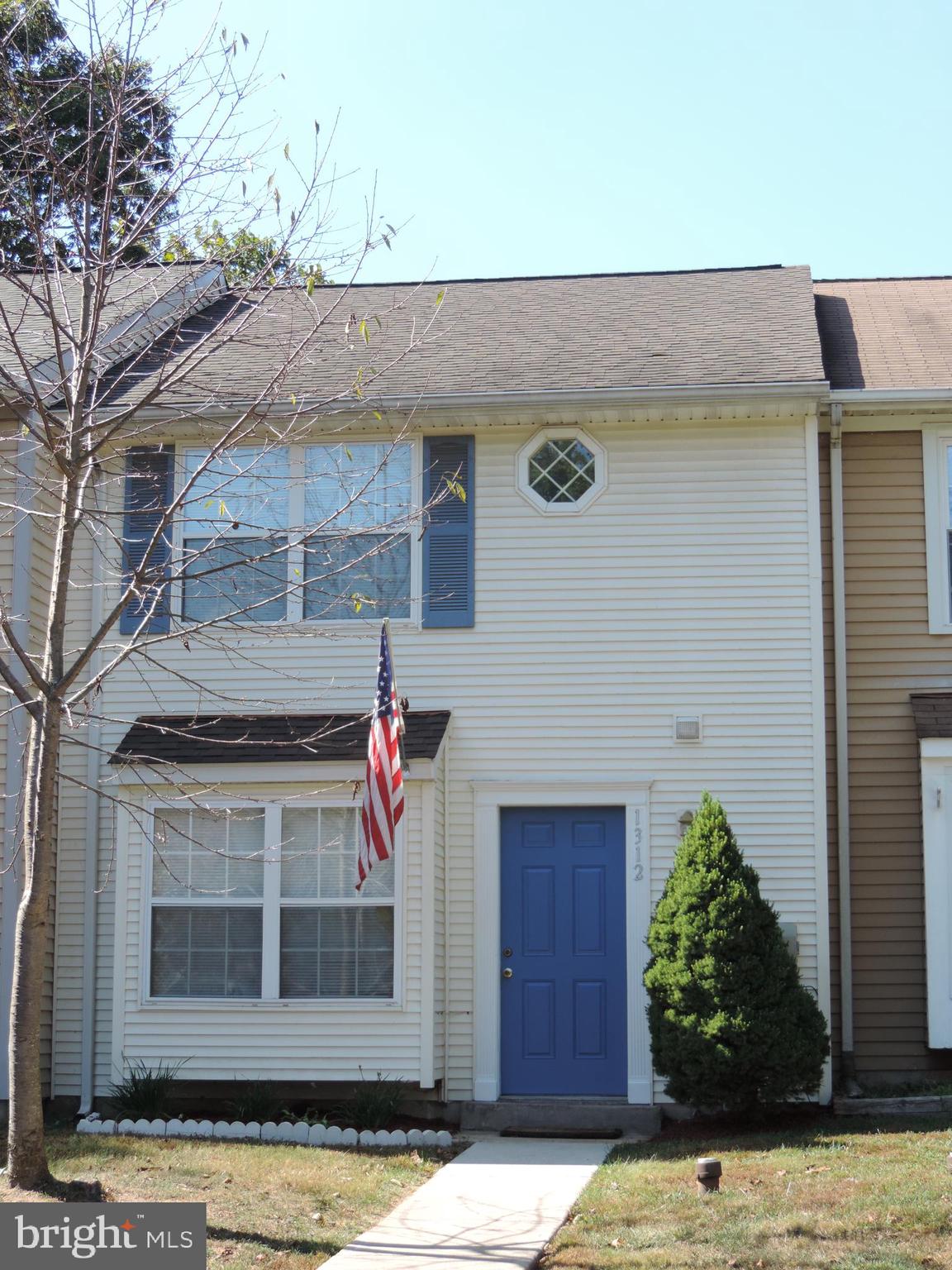 Price Reduced!!Motivated Seller!! Come see this beautiful town home today! Home includes new hardwood floors downstairs, new appliances, kitchen, living room/dining room combo, bonus room downstairs, 3 bed rooms, 1 1/2 baths and a fenced in back yard. Seller is also offering a one year AHS home warranty and willing to replace upstairs carpet with color of buyers choice . Schedule a showing today, this home won't last long!