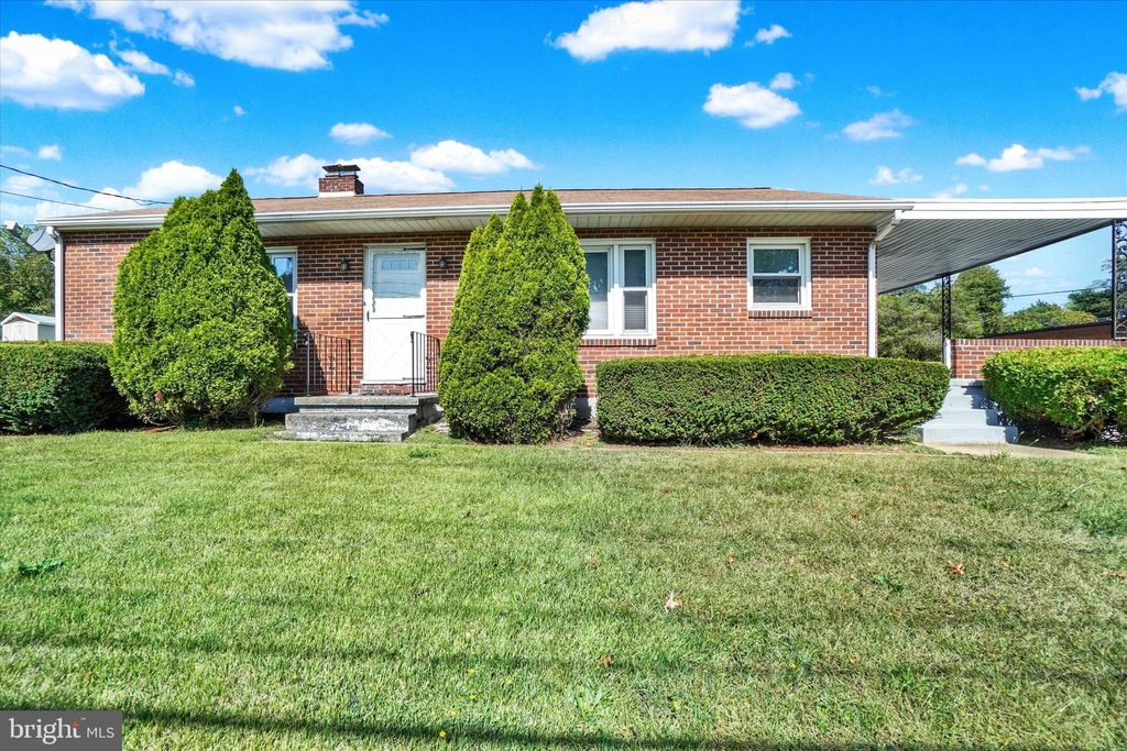 Photo of 1601 Bannister Street, YORK, PA 17404 (MLS # PAYK2090682)