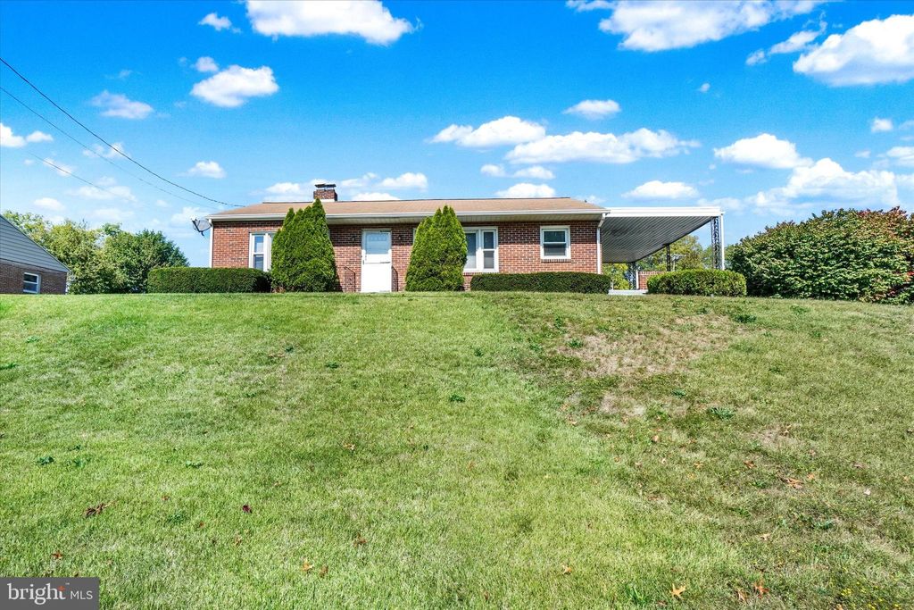 Photo of 1601 Bannister Street, YORK, PA 17404 (MLS # PAYK2090682)