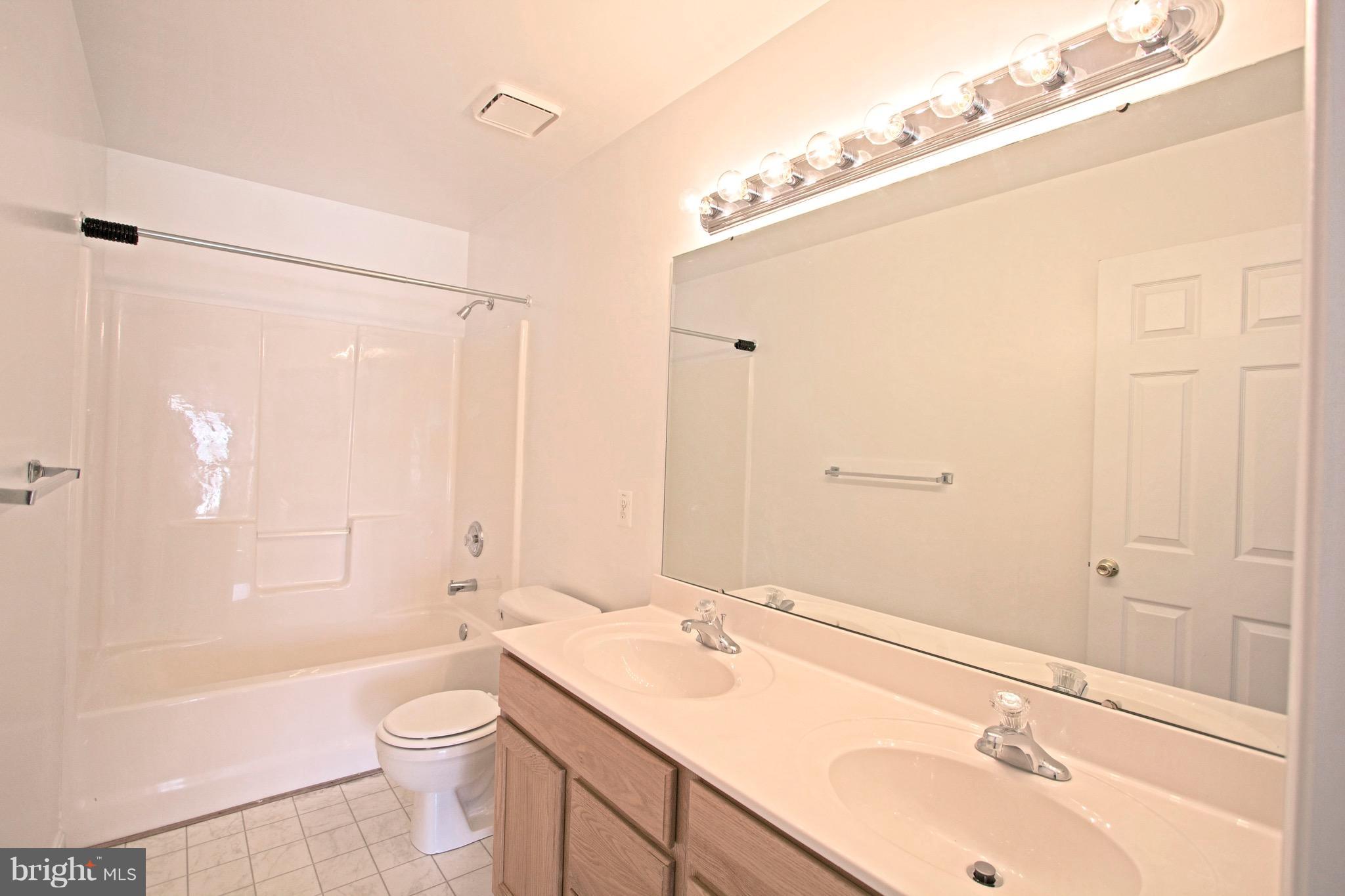 VILLAGES AT LEONARDTOWN - Residential Lease