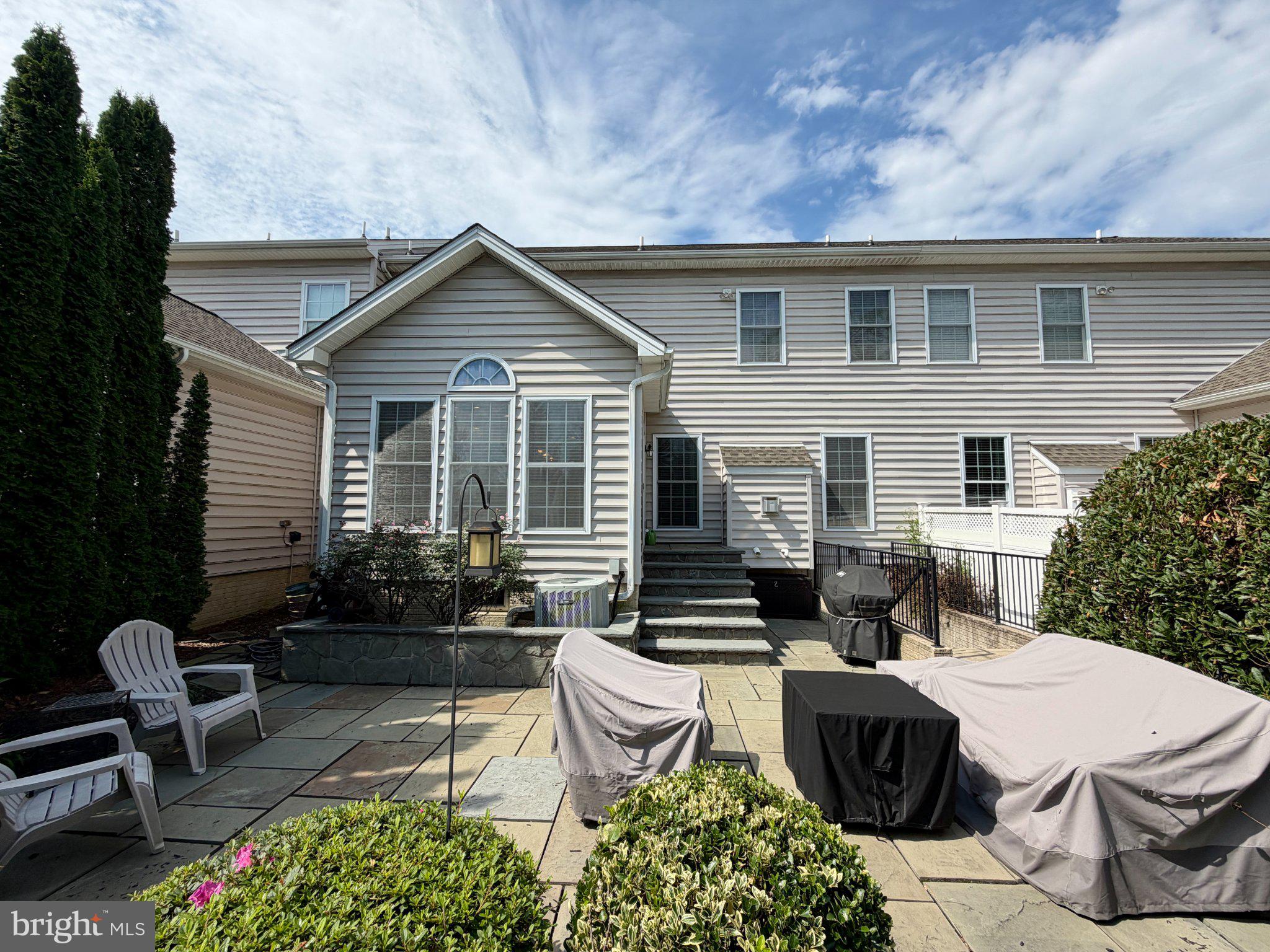 811 BRIDLE PATH