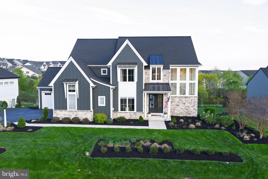Photo of 1016 Valley Crossing Drive, LITITZ, PA 17543 (MLS # PALA2086894)