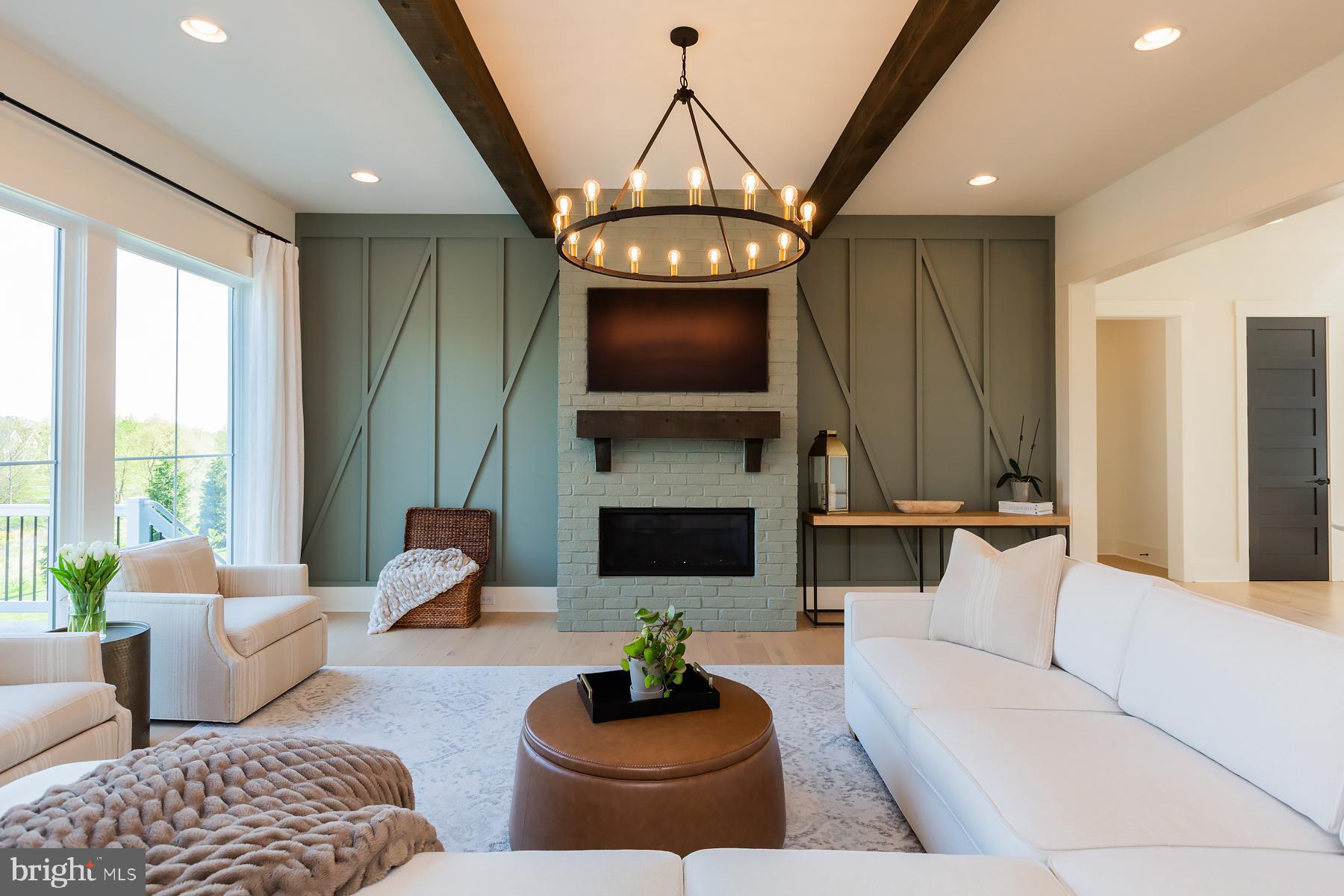 1016 VALLEY CROSSING DRIVE