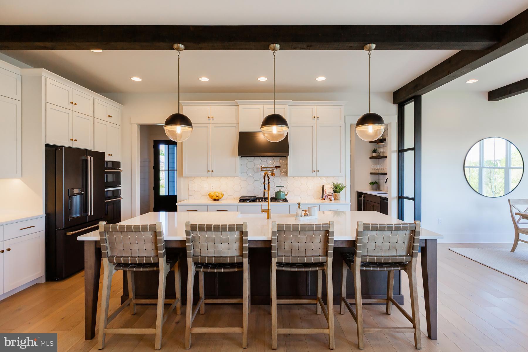 1016 VALLEY CROSSING DRIVE