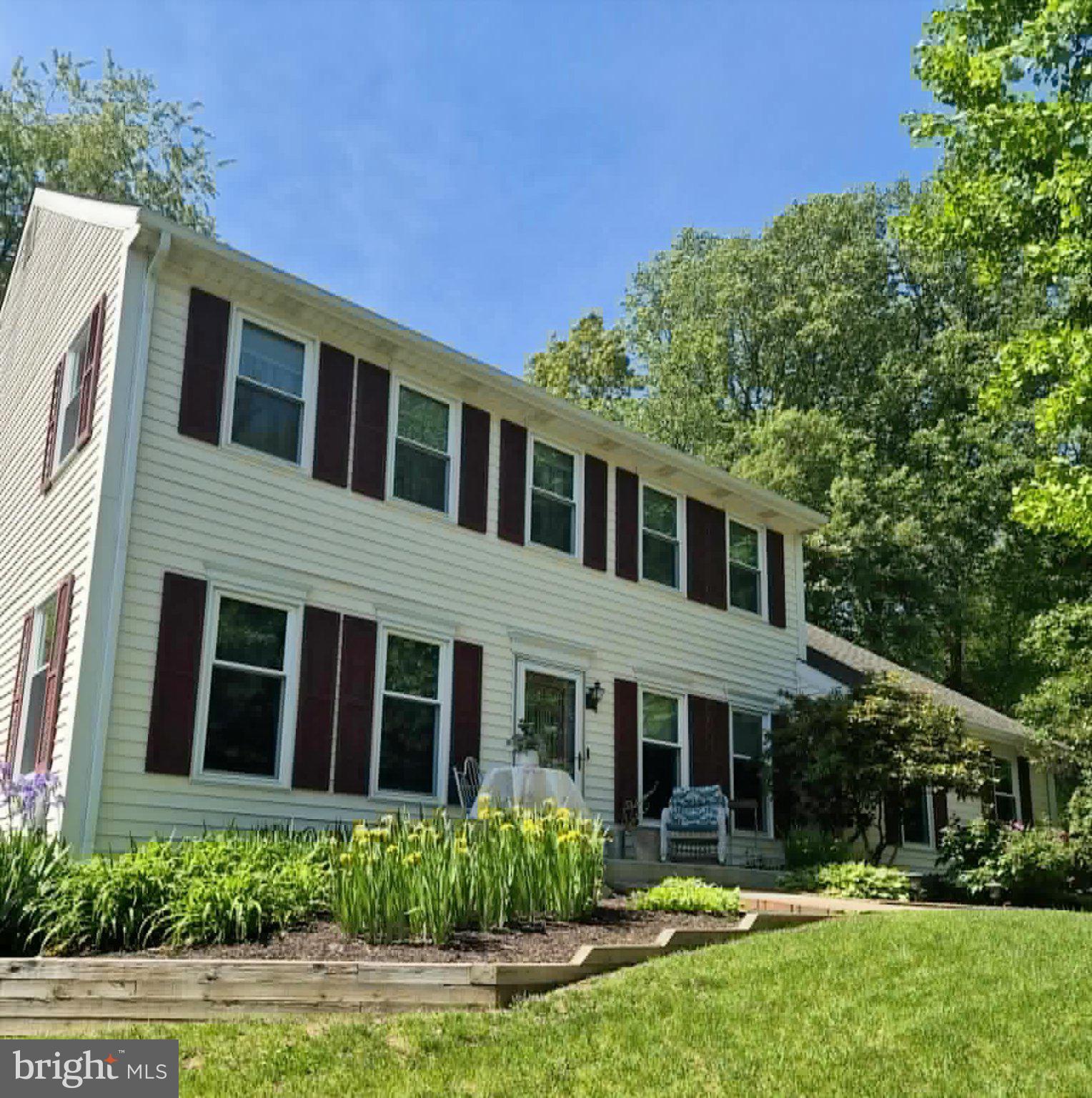 8 GLEN VIEW PLACE