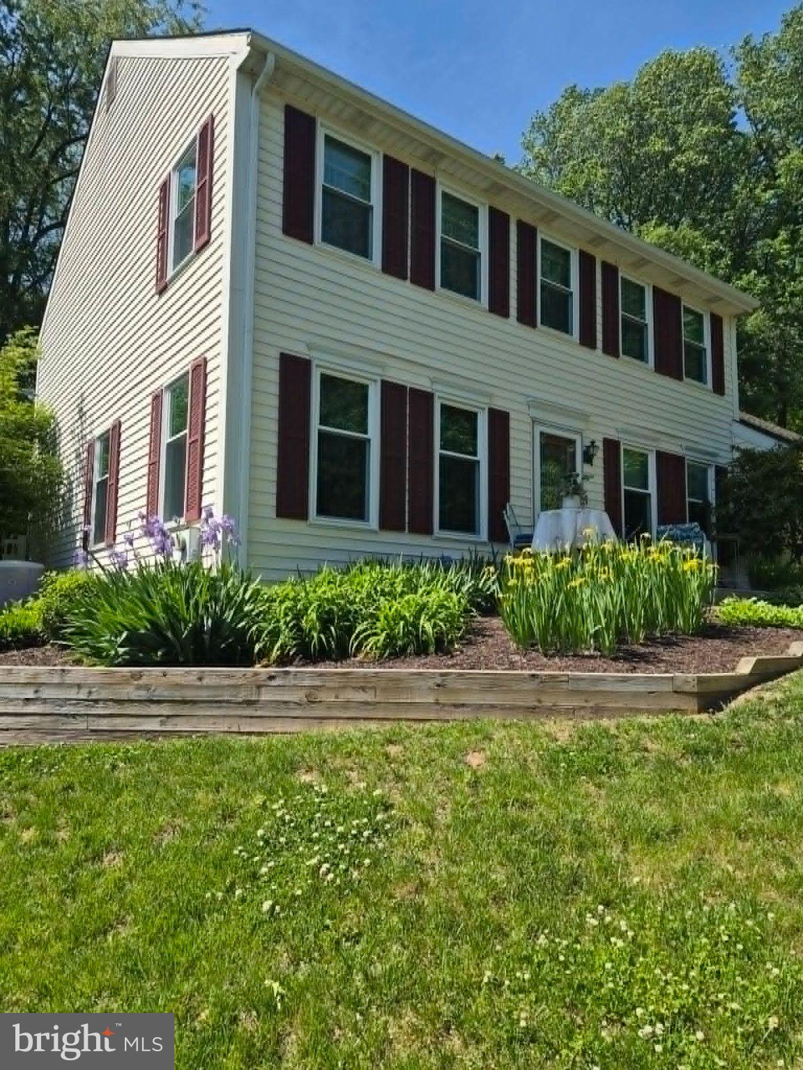 8 GLEN VIEW PLACE
