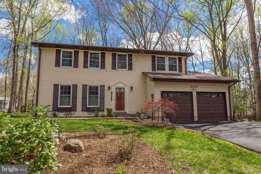 BEAUTIFUL REMODELED 5 BEDROOM COLONIAL IN SOUGHT AFTER AQUIA HARBOUR!  CHERRY HARDWOOD FLOORS, GRANITE TOPS, NEW APPLIANCES, NEWER FLOORING, HUGE REAR DECK, NEWLY INSULATED, LARGE .48 ACRE LOT, 5 BEDROOMS UP, FAMILY ROOM WITH FIREPLACE, AND MORE! PRISTINE MOVE IN CONDITION!  AWESOME LEVEL REAR YARD!  GREAT HOME, GREAT PRICE, SUPER COMMUNITY!  THANKS FOR SHOWING!