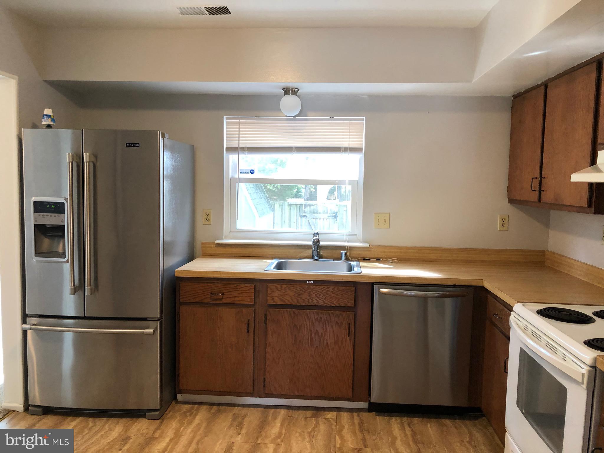 WAKEFIELD SQUARE - Residential Lease