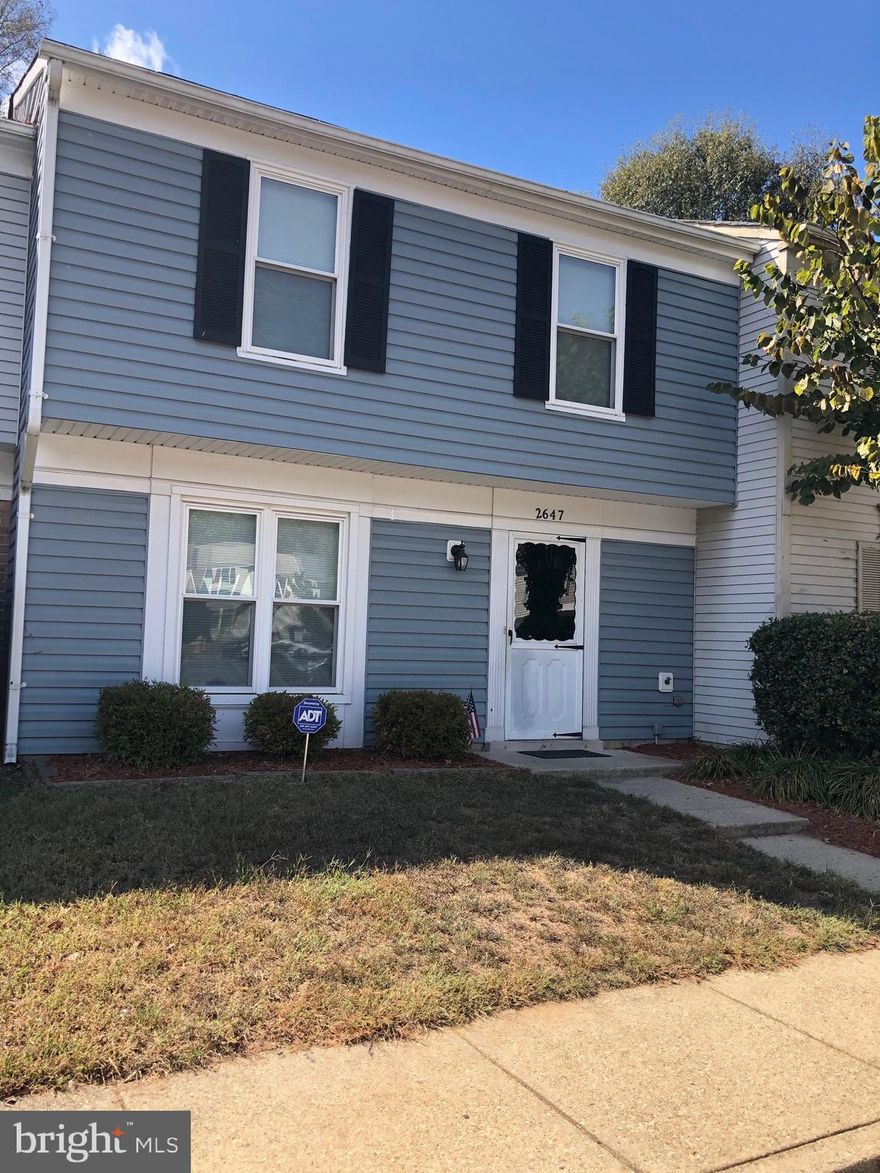 Three Bedroom, One and a half Bathroom Townhome, features new flooring throughout. Large Living/Dining Room with Sliding Glass Door. Fresh Paint; Washer/Dryer on Upper Level.  Ready for your Tenants!  See link to apply: https://listing2leasing.com/q.php?q=2647-rooks-head-pl-waldorf-md-20602-c3g5x1