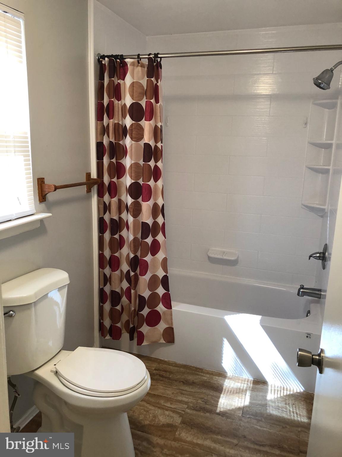 WAKEFIELD SQUARE - Residential Lease