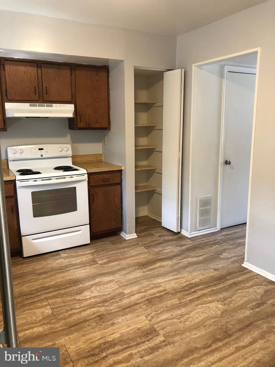 WAKEFIELD SQUARE - Residential Lease