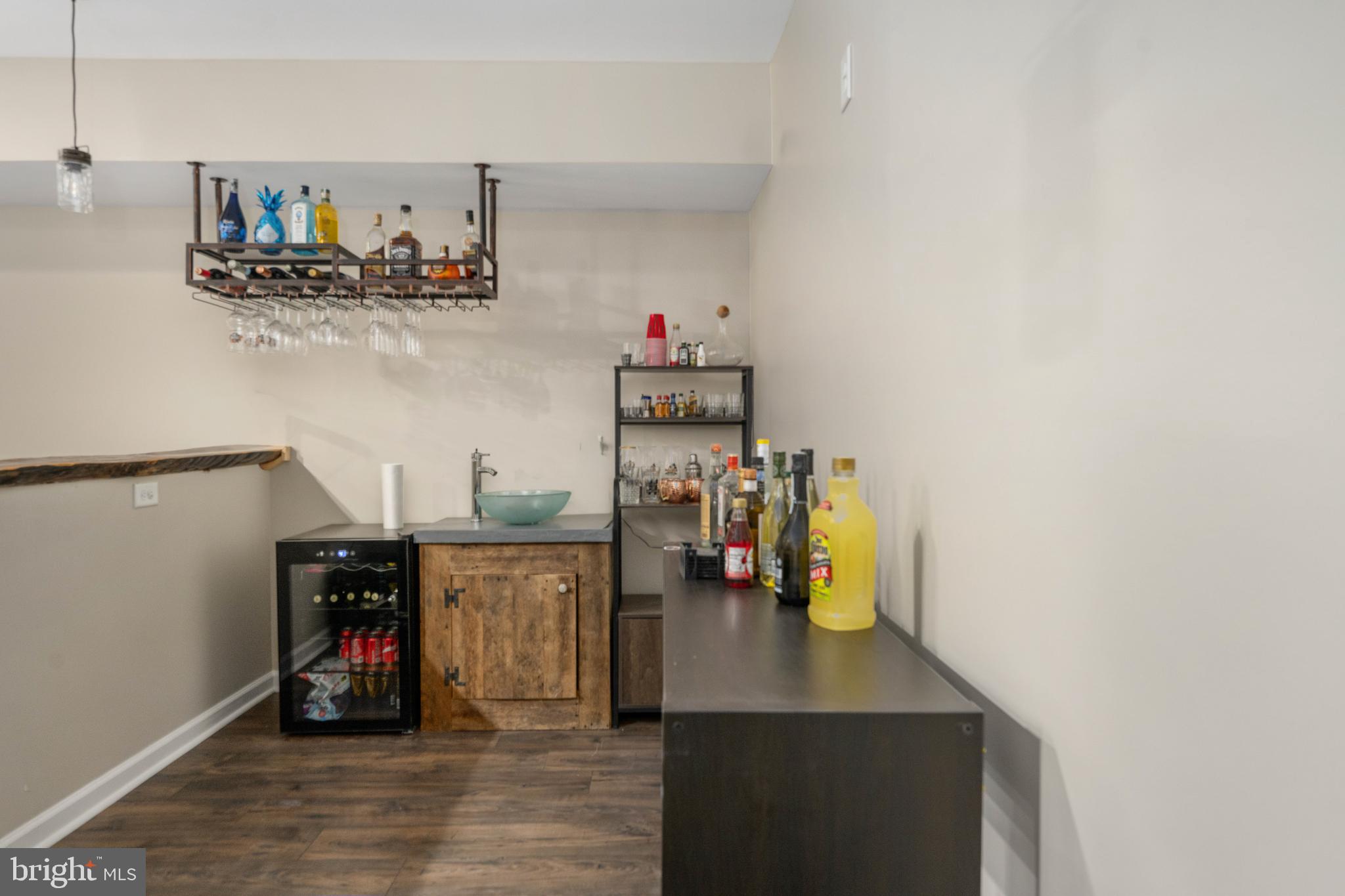 ESTATES AT ROBERTS POND - Residential