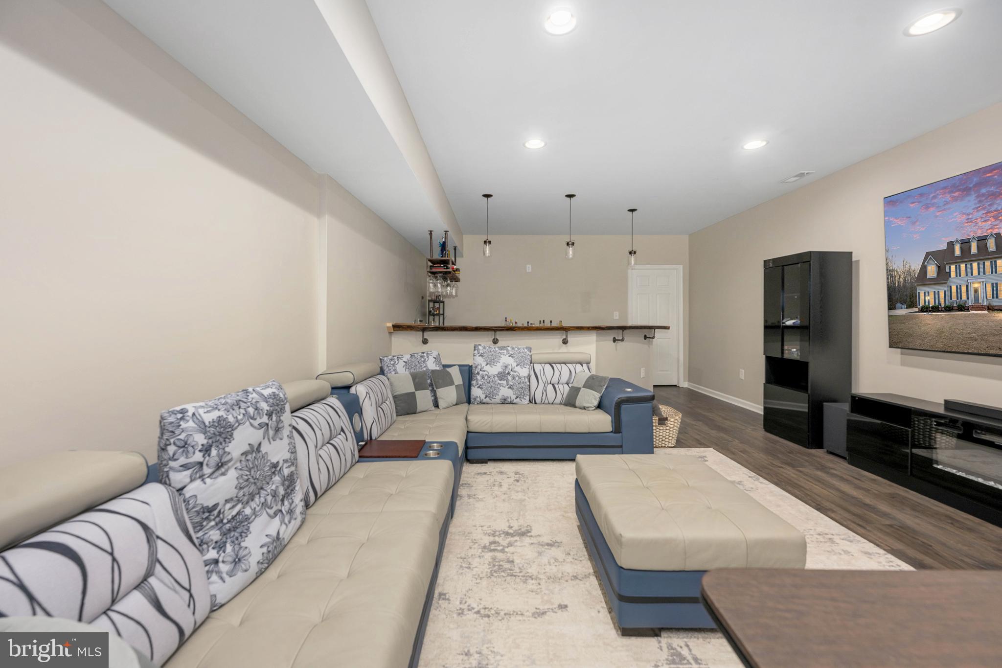 ESTATES AT ROBERTS POND - Residential