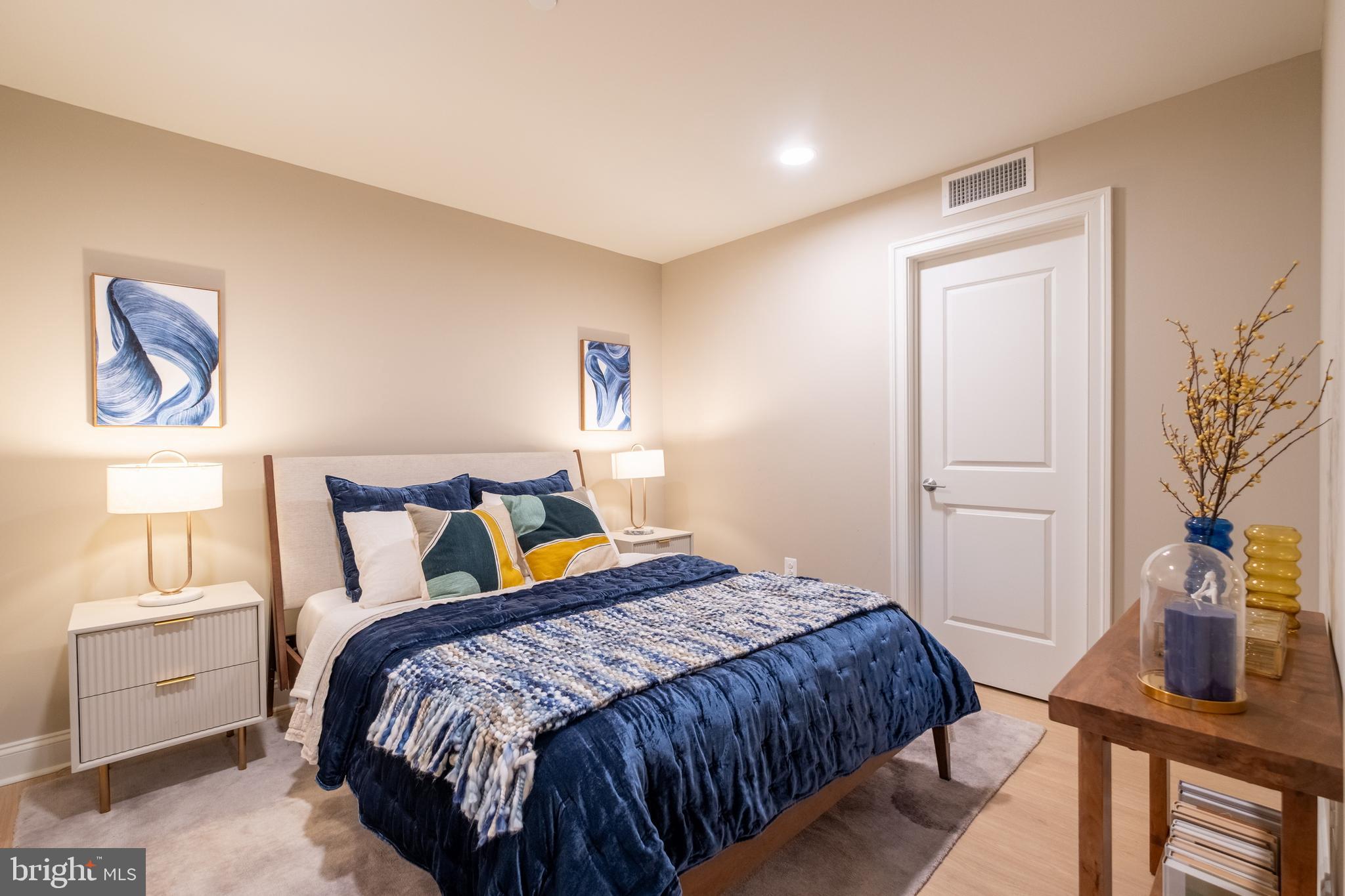 LOGAN SQUARE - Residential Lease