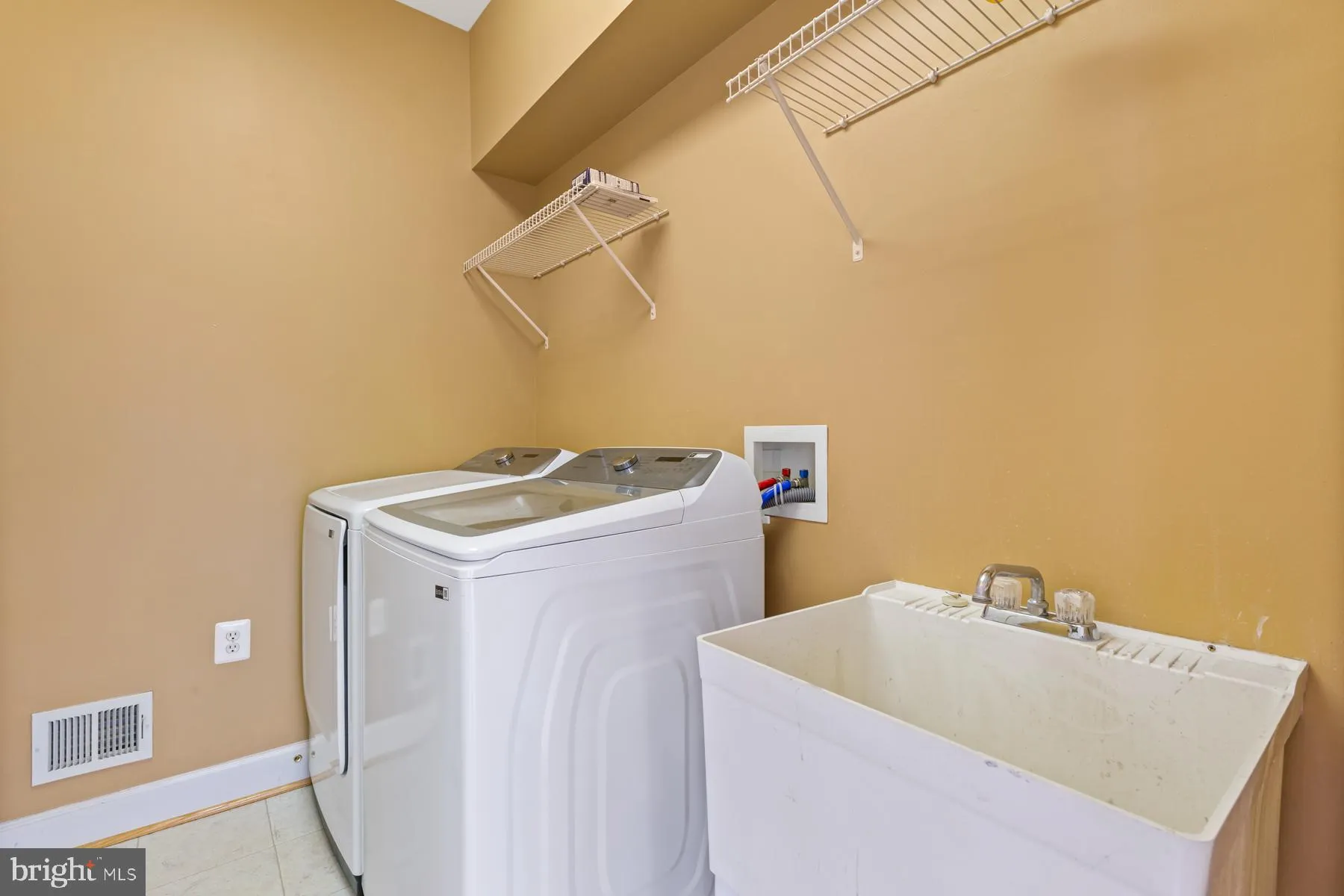 Gainesville, Virginia 20155, United States, 4 Bedrooms Bedrooms, ,3 BathroomsBathrooms,Residential,Coming Soon,256475