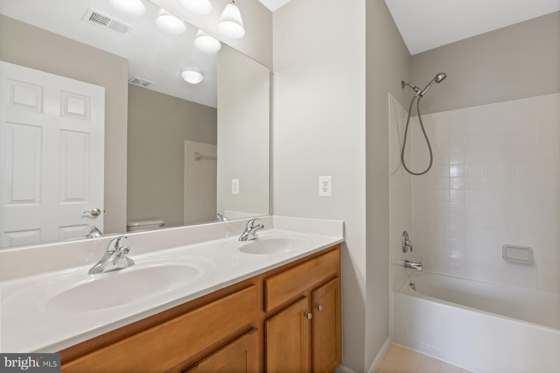 GLENKIRK ESTATES - Residential Lease