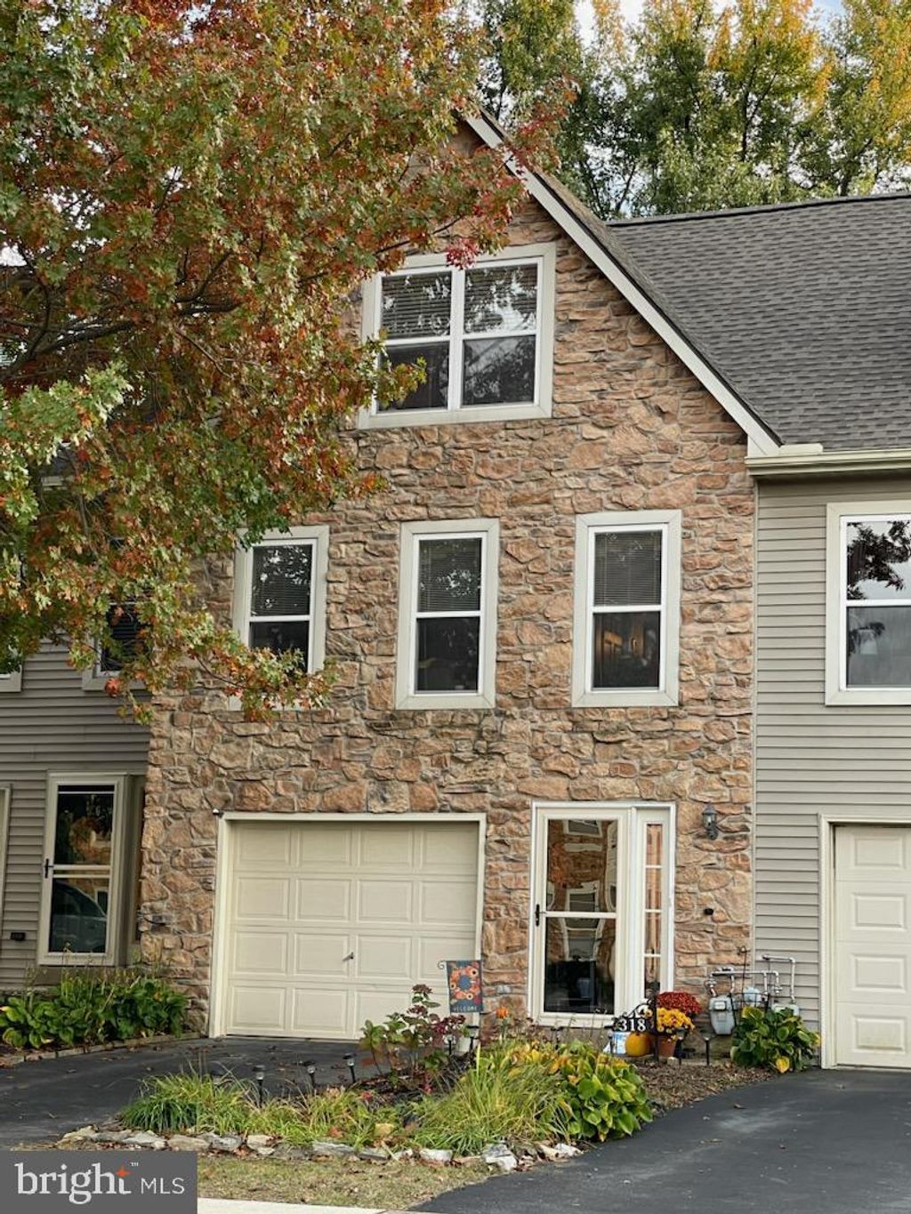 Photo of 318 Oakridge Drive, Mountville, PA 17554 (MLS # PALA2042798)