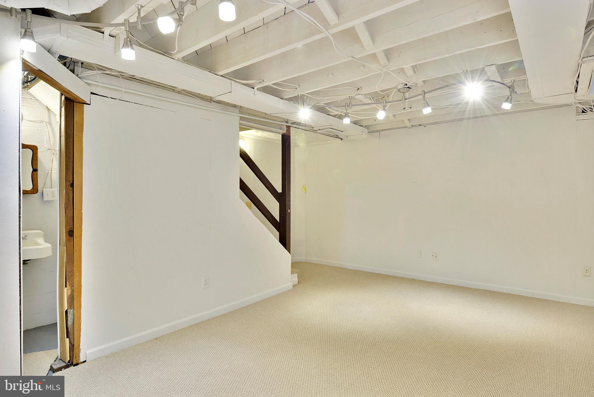 BUCKNELL MANOR - Residential Lease