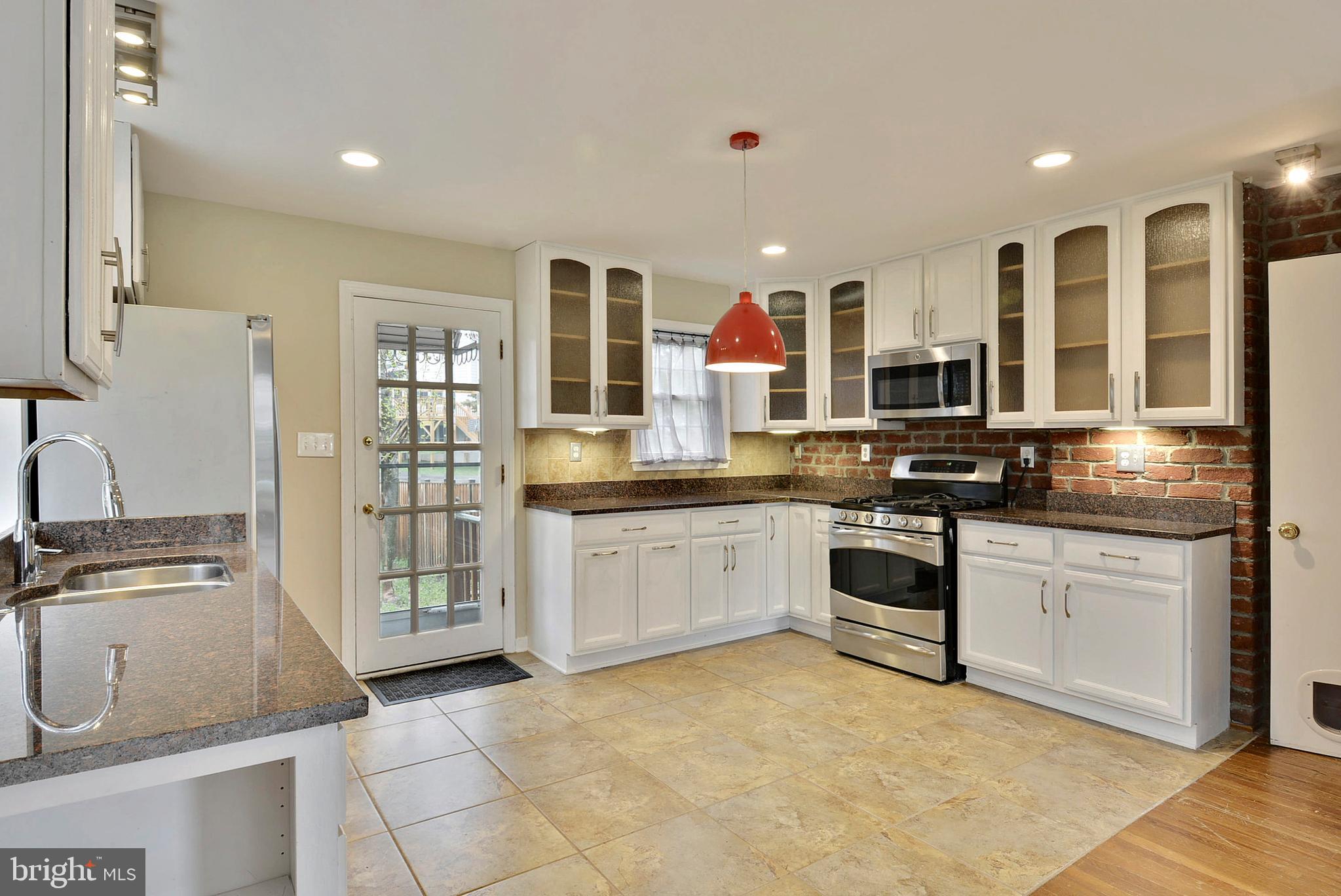 BUCKNELL MANOR - Residential Lease