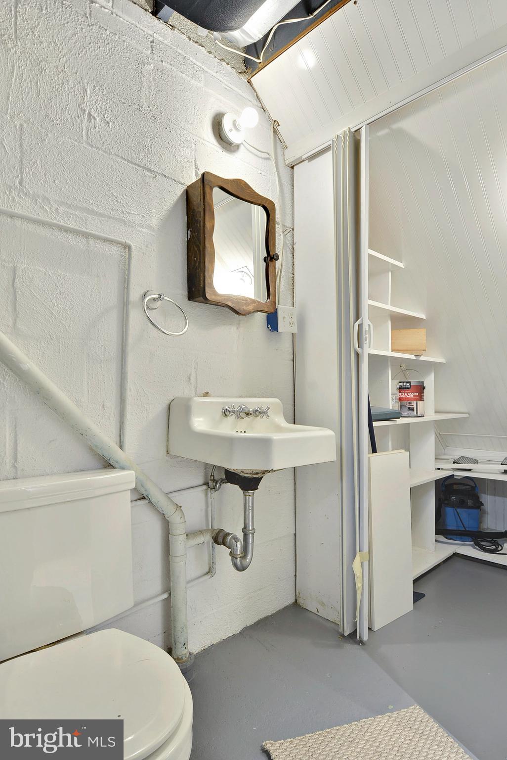 BUCKNELL MANOR - Residential Lease