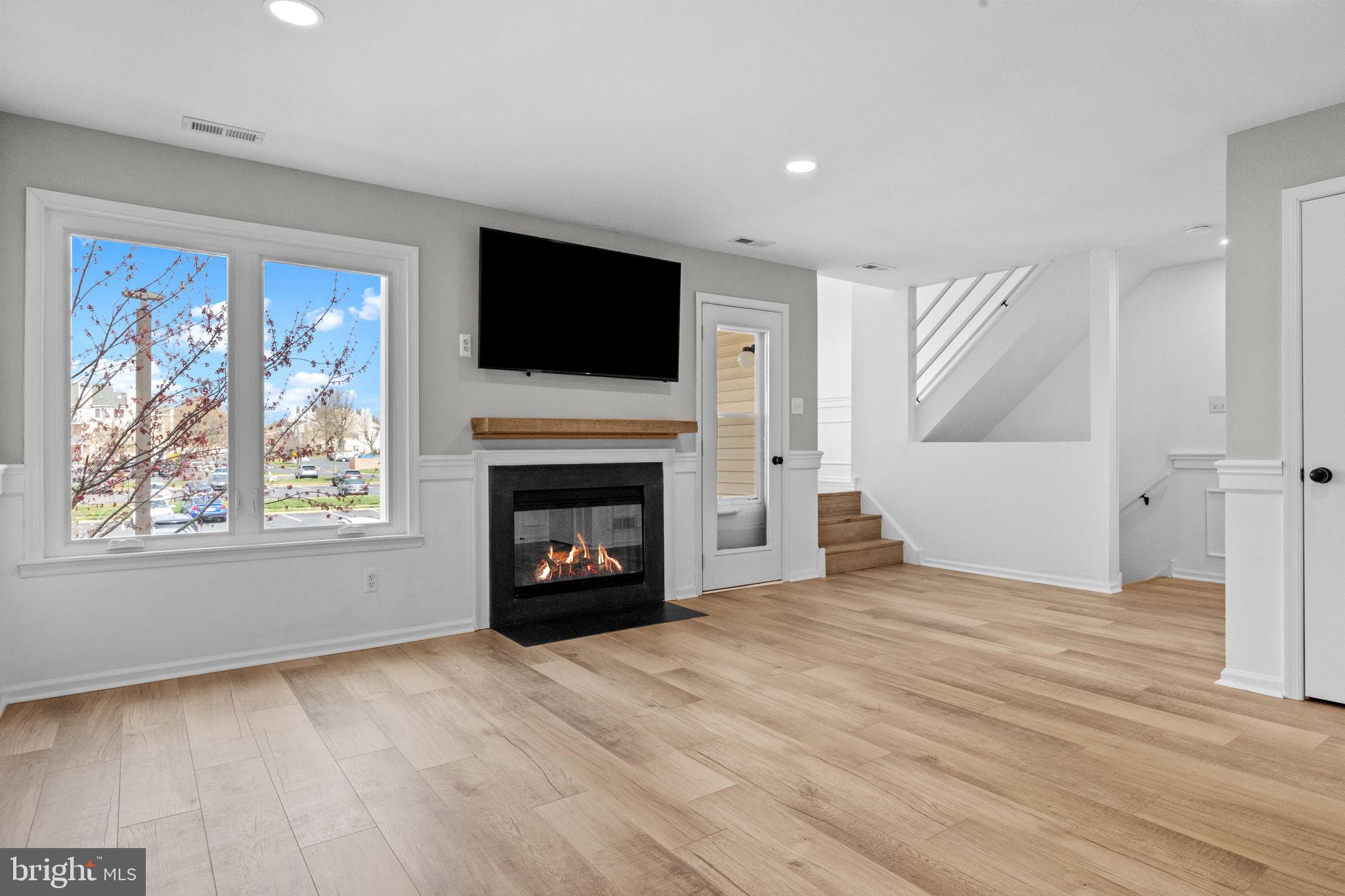 CRESTWOOD CONDO - Residential Lease