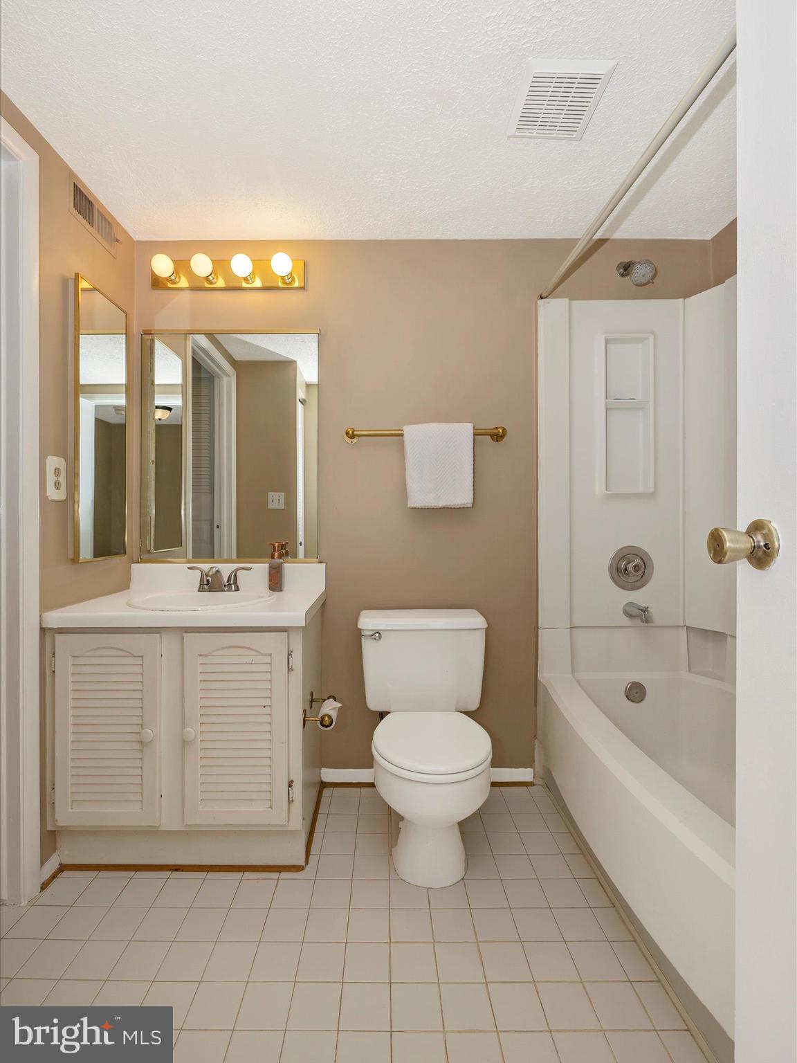 GUNNERS LAKE VILLAGE - Residential