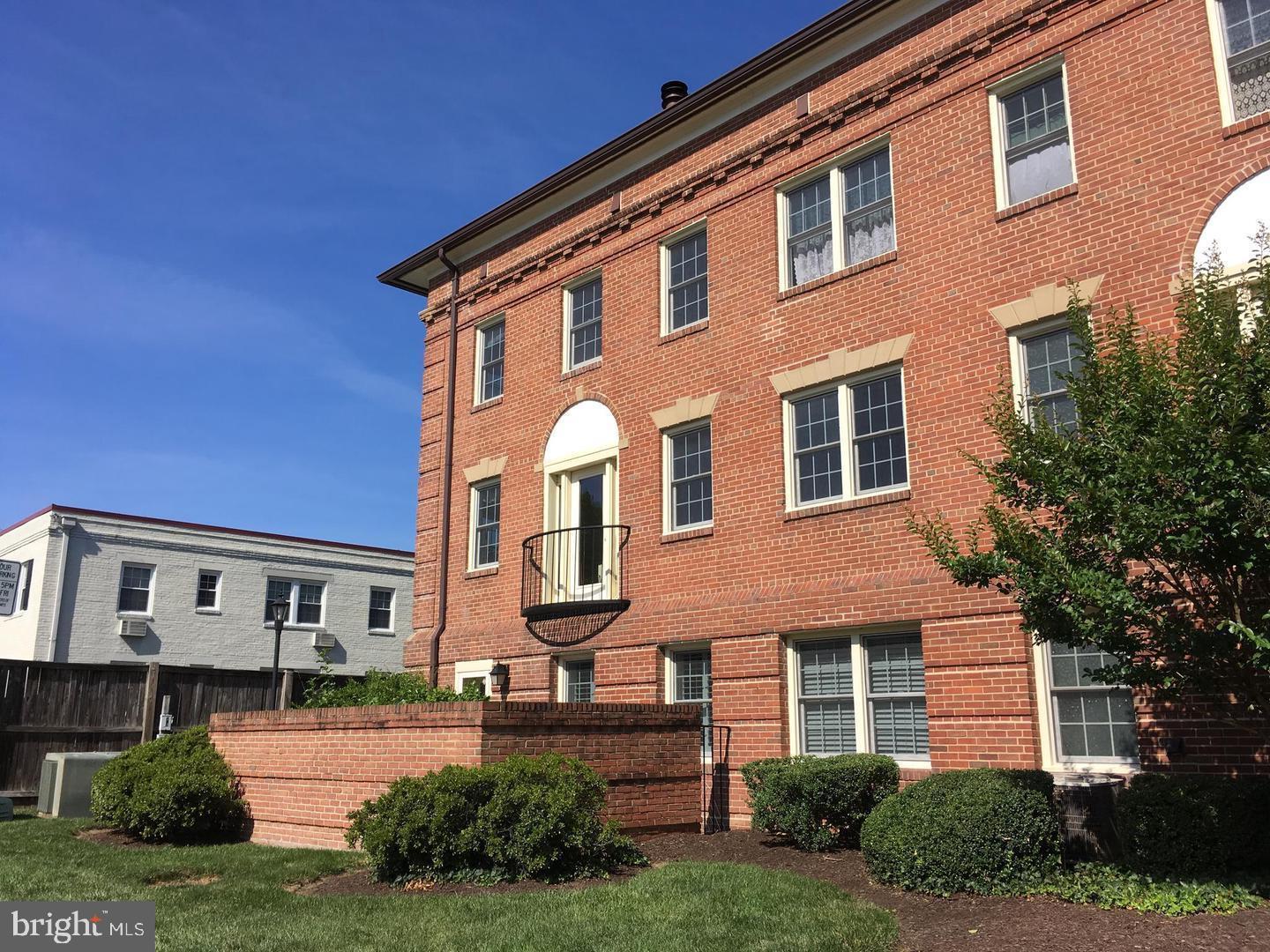 CANAL PLACE - Residential Lease