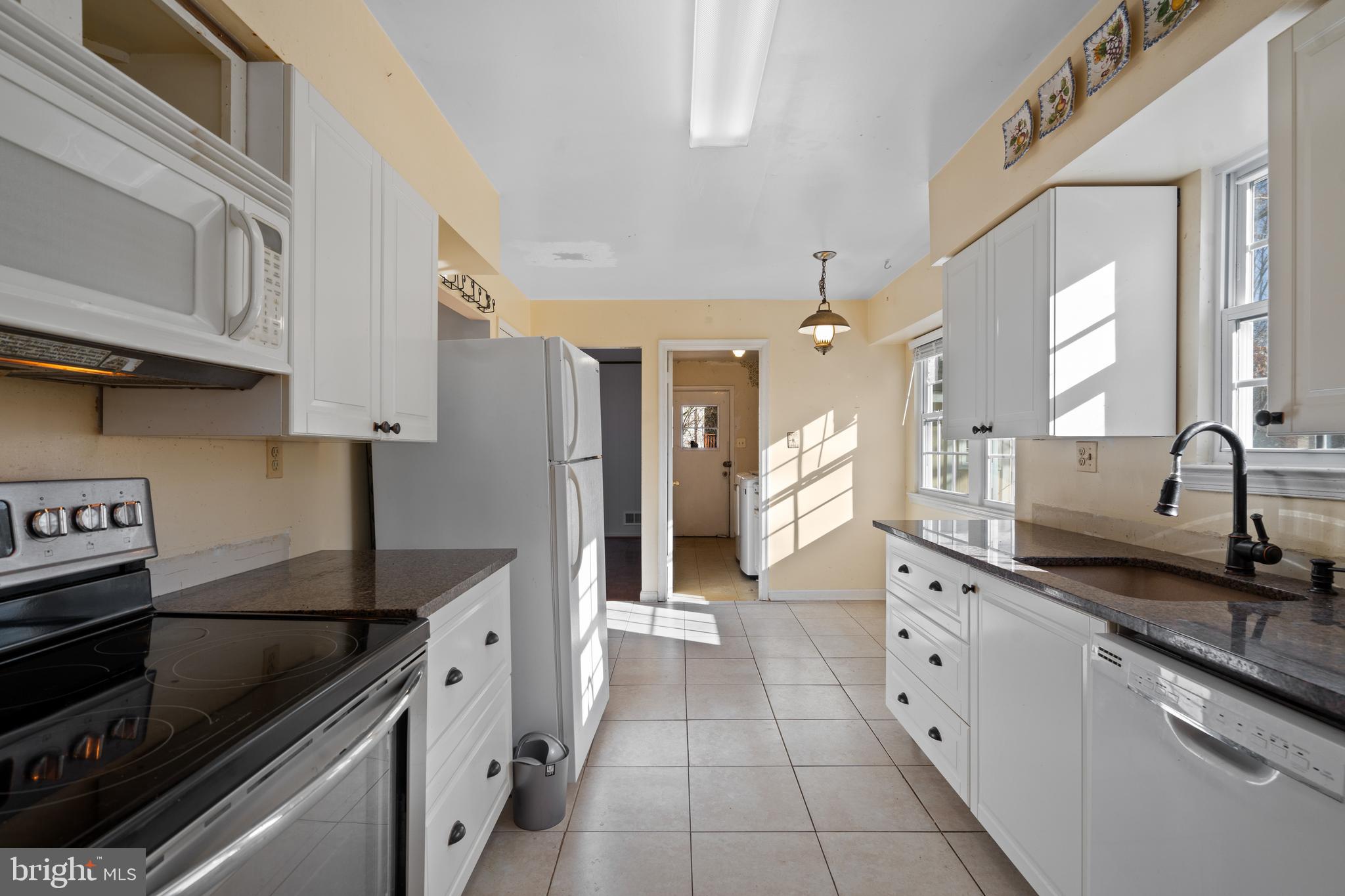 BURKE STATION SQUARE - Residential