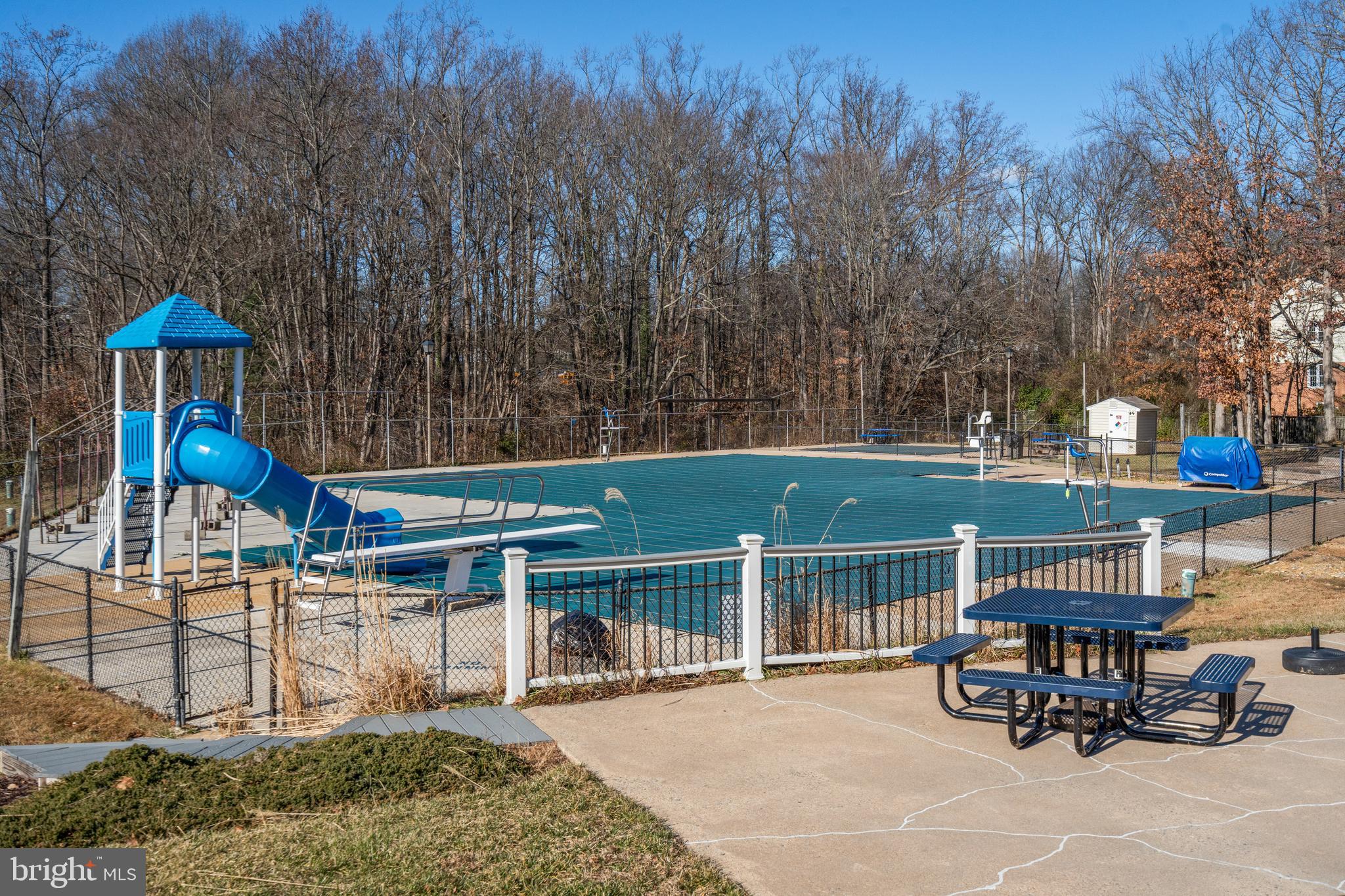 BURKE STATION SQUARE - Residential