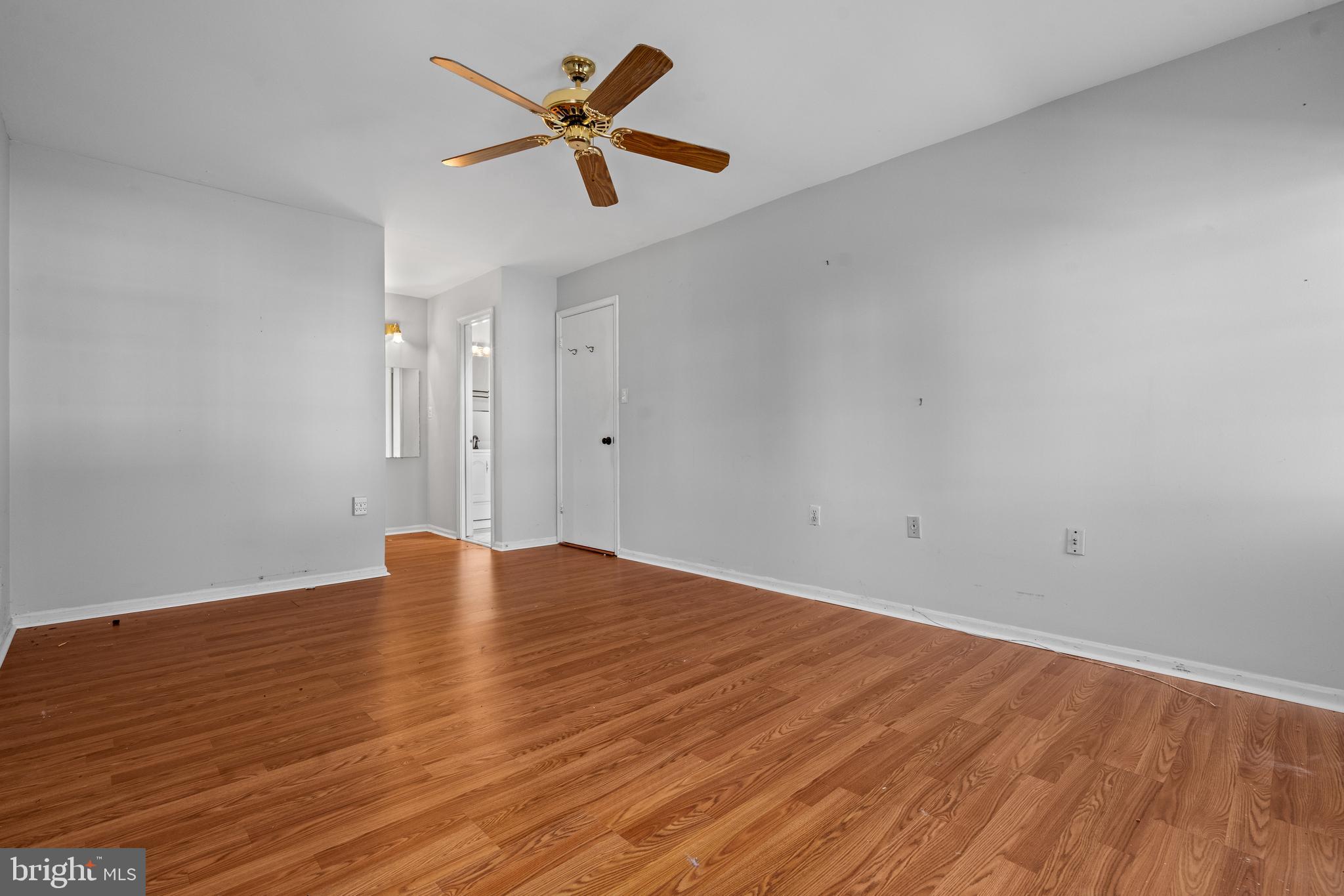 BURKE STATION SQUARE - Residential