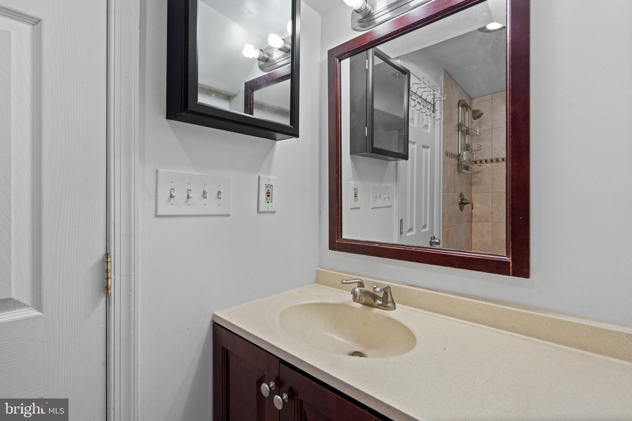 BURKE STATION SQUARE - Residential