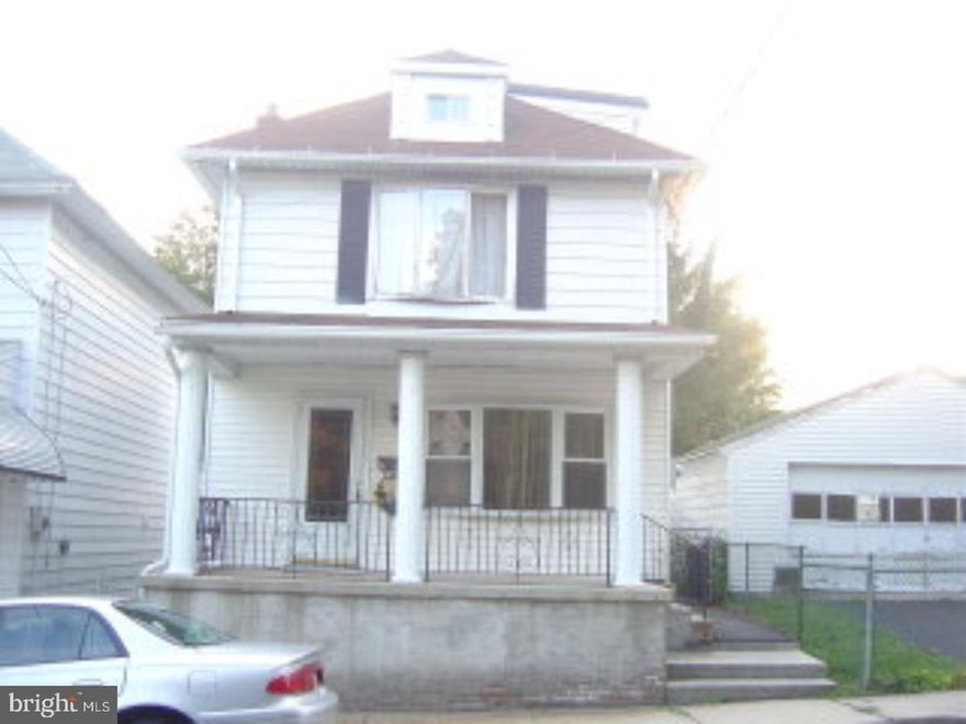 FRACKVILLE SINGLE, GREAT LOCATION, FENCED YARD, OVERSIZE 1 CAR GARAGE, FURNACE REPLACED 2008, ZONED HEATING, NEWER WALL TO WALL CARETING, OAK OPEN STAIRCASE, UPDATED KITCHEN AND BATHROOM, AFFORDABLE SINGLE IN NORTH SCHUYKILL SCHOOL DISTRICT, MAINTAINANCE FREE LIVING. OWNER'S POA IS REAL ESTATE AGENT. Mailing Address Continued: FRACKVILLE Color: white Amp: 200