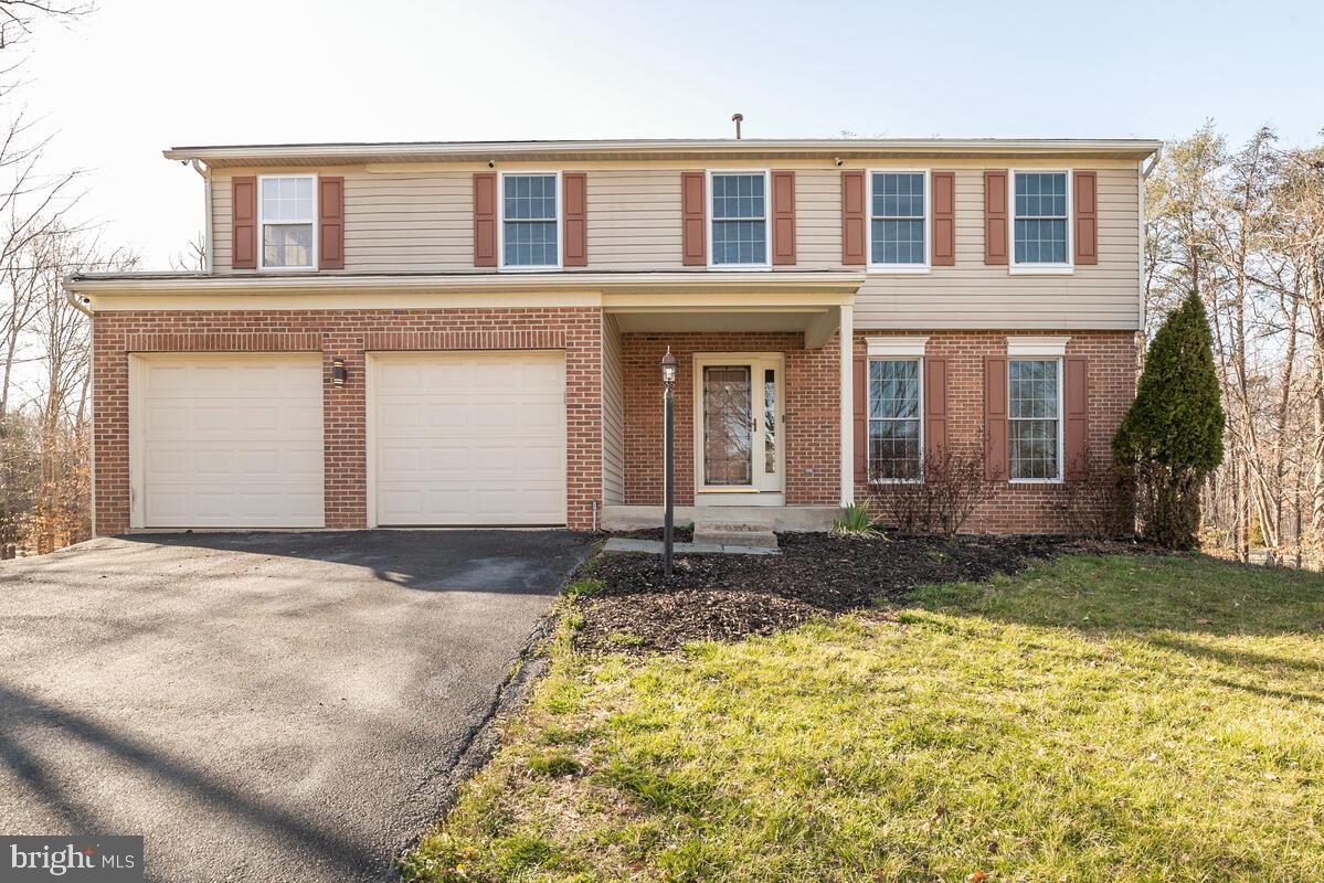 WHITE HALL - Residential