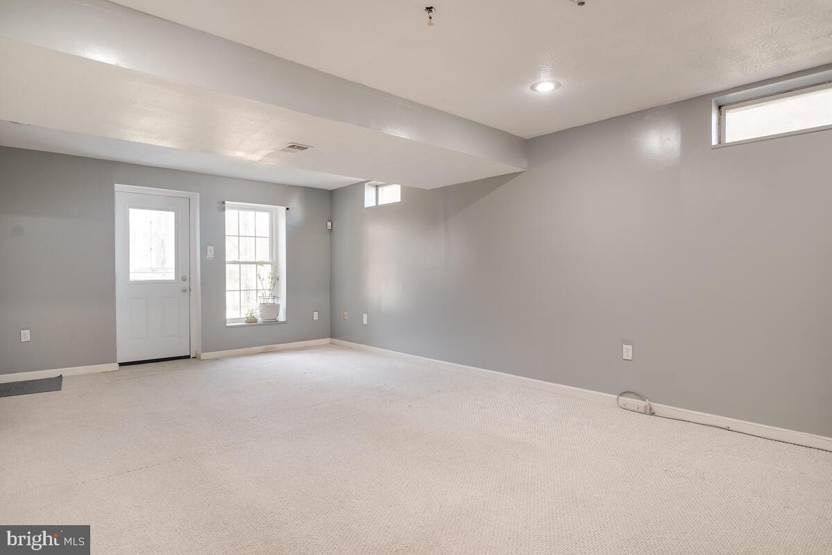 WHITE HALL - Residential