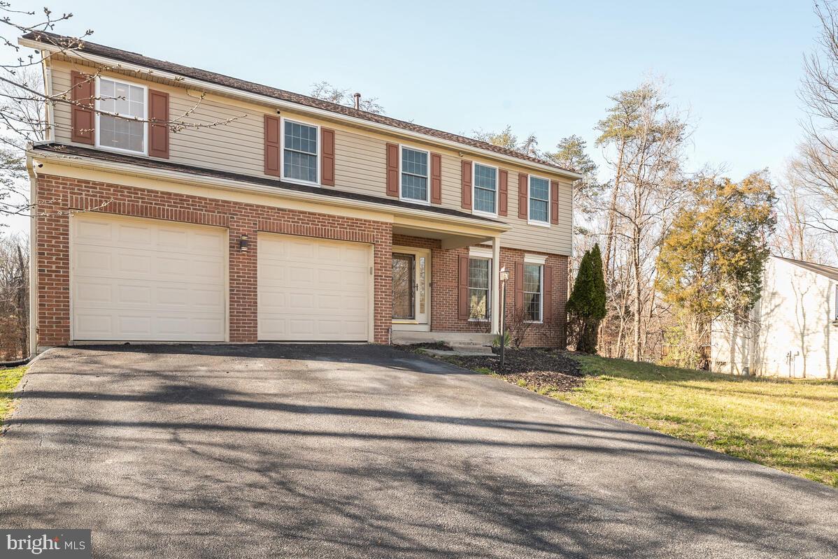 WHITE HALL - Residential