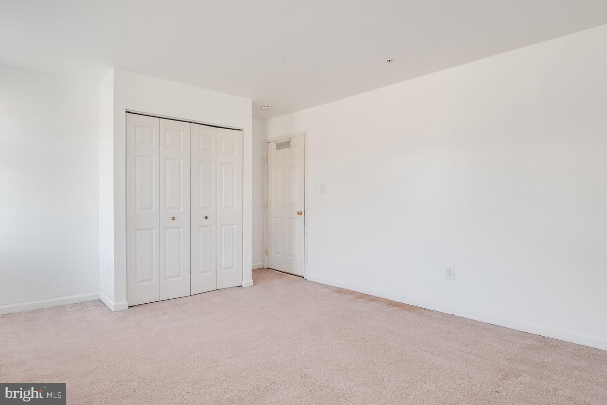 WHITE HALL - Residential