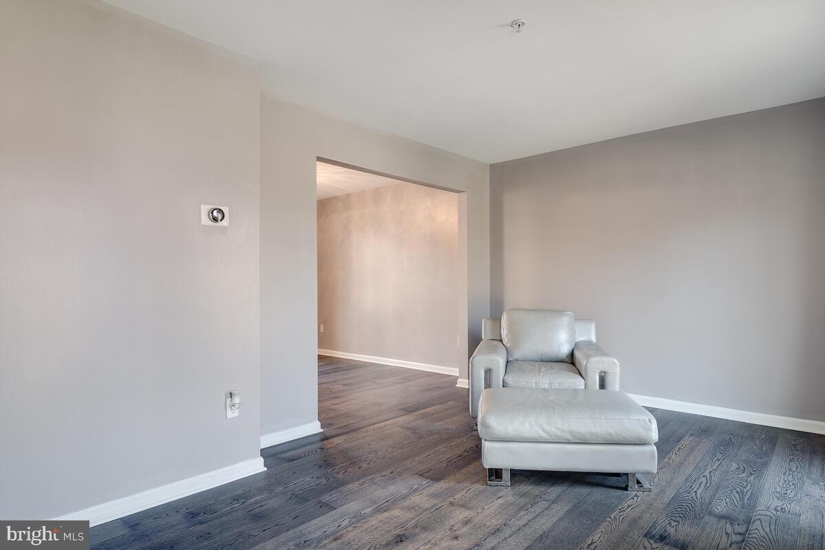 WHITE HALL - Residential