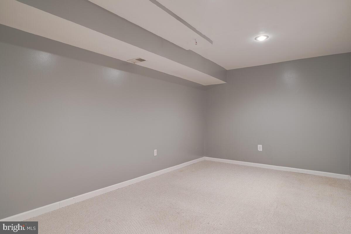 WHITE HALL - Residential