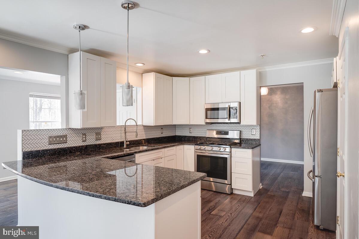 WHITE HALL - Residential