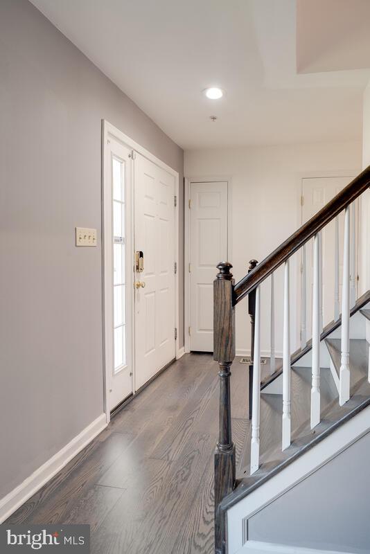 WHITE HALL - Residential